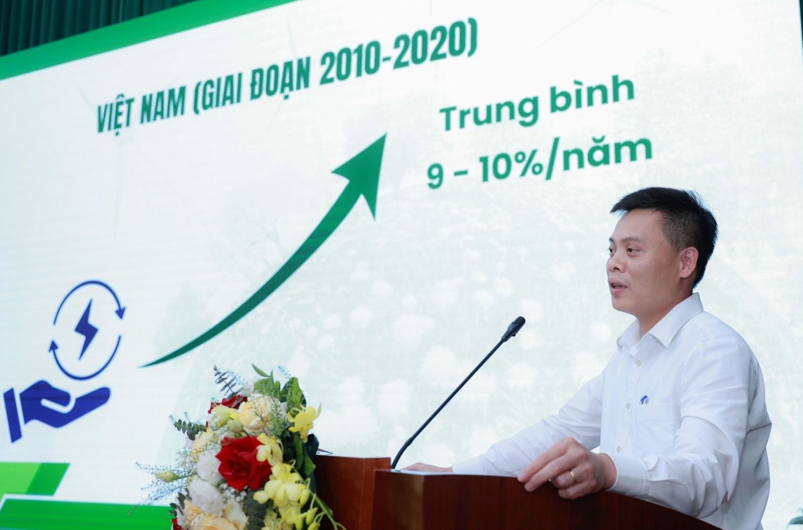 Nhìn loạt dự án điện sạch 'mòn mỏi', chuyên gia chỉ ra rào cản lớn nhất với ngành này - Ảnh 1.