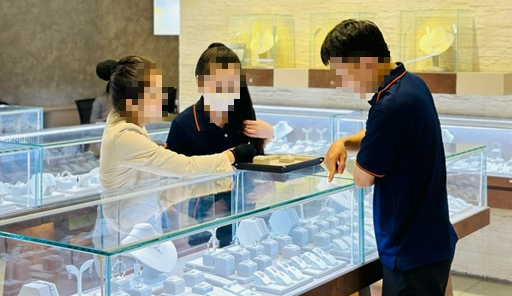 Vietnam’s 3 major gold trading firms fined over $230,000 for multiple violations - Ảnh 2. Vietnam’s 3 major gold trading firms fined over $230,000 for multiple violations - Ảnh 2.
