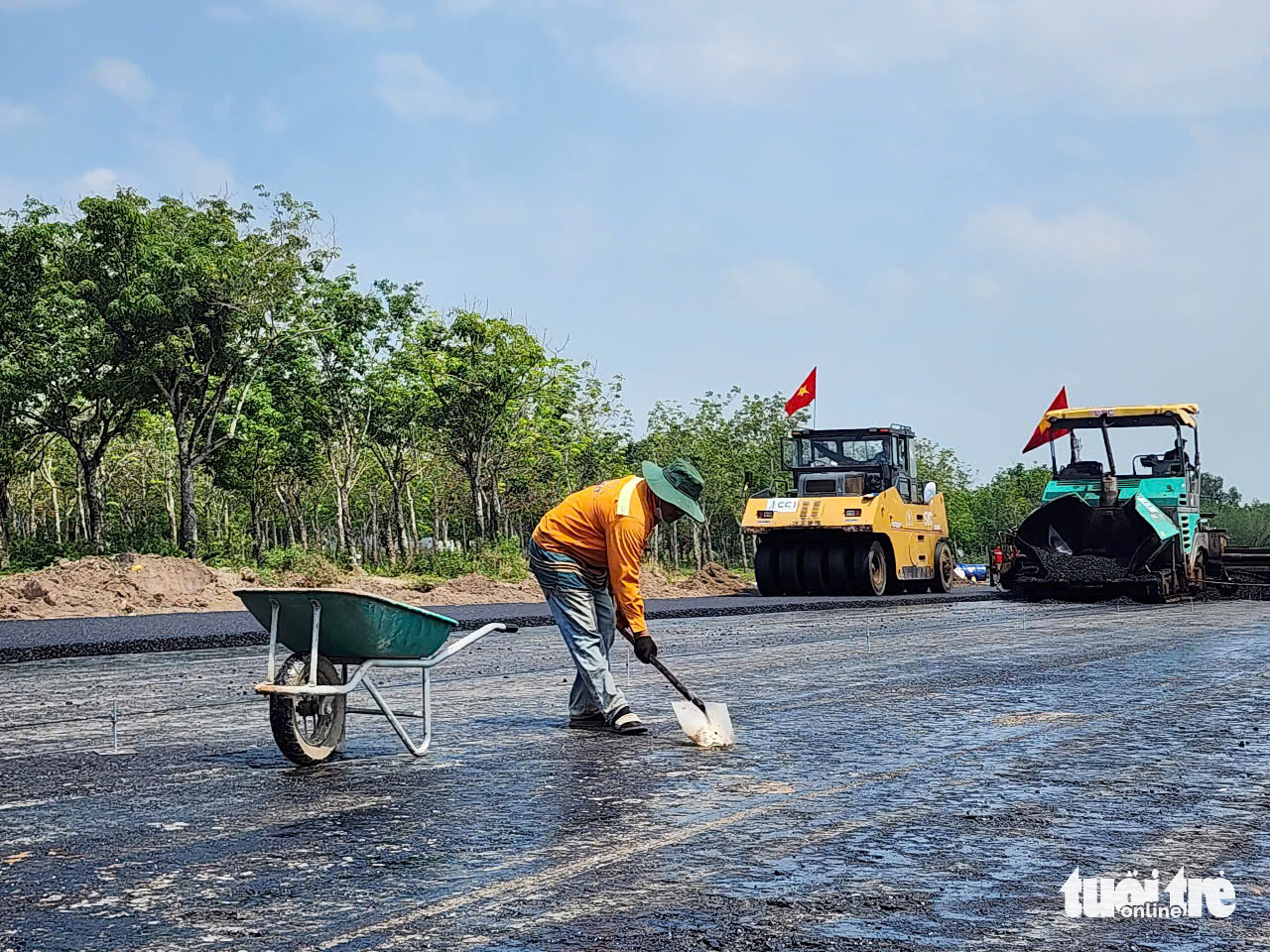 Dự án cao tốc Biên Hòa - Vũng Tàu: Hết lo mặt bằng lại lo chuyện di dời công trình điện, nước - Ảnh 2.