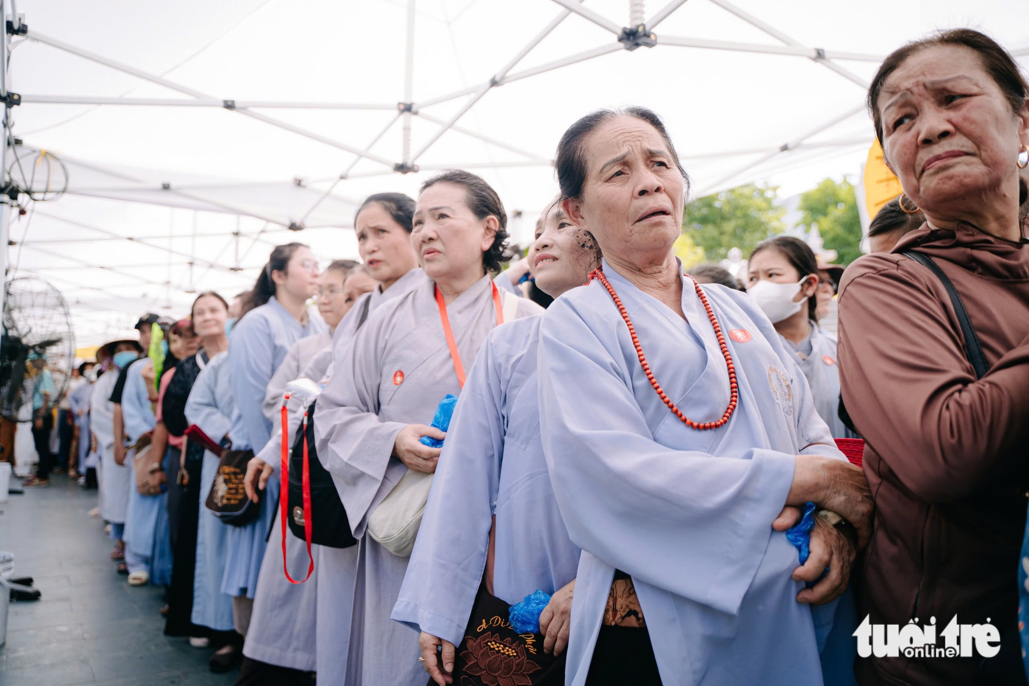 Thousands gather in Ho Chi Minh City to venerate heart relic of Bodhisattva Thich Quang Duc- Ảnh 11. Thousands gather in Ho Chi Minh City to venerate heart relic of Bodhisattva Thich Quang Duc- Ảnh 11.