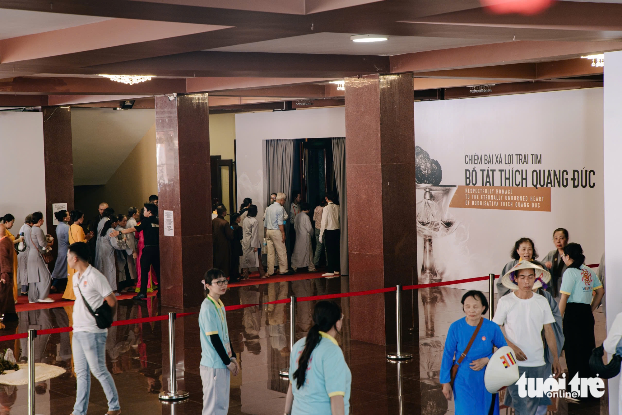 Thousands gather in Ho Chi Minh City to venerate heart relic of Bodhisattva Thich Quang Duc- Ảnh 6. Thousands gather in Ho Chi Minh City to venerate heart relic of Bodhisattva Thich Quang Duc- Ảnh 6.