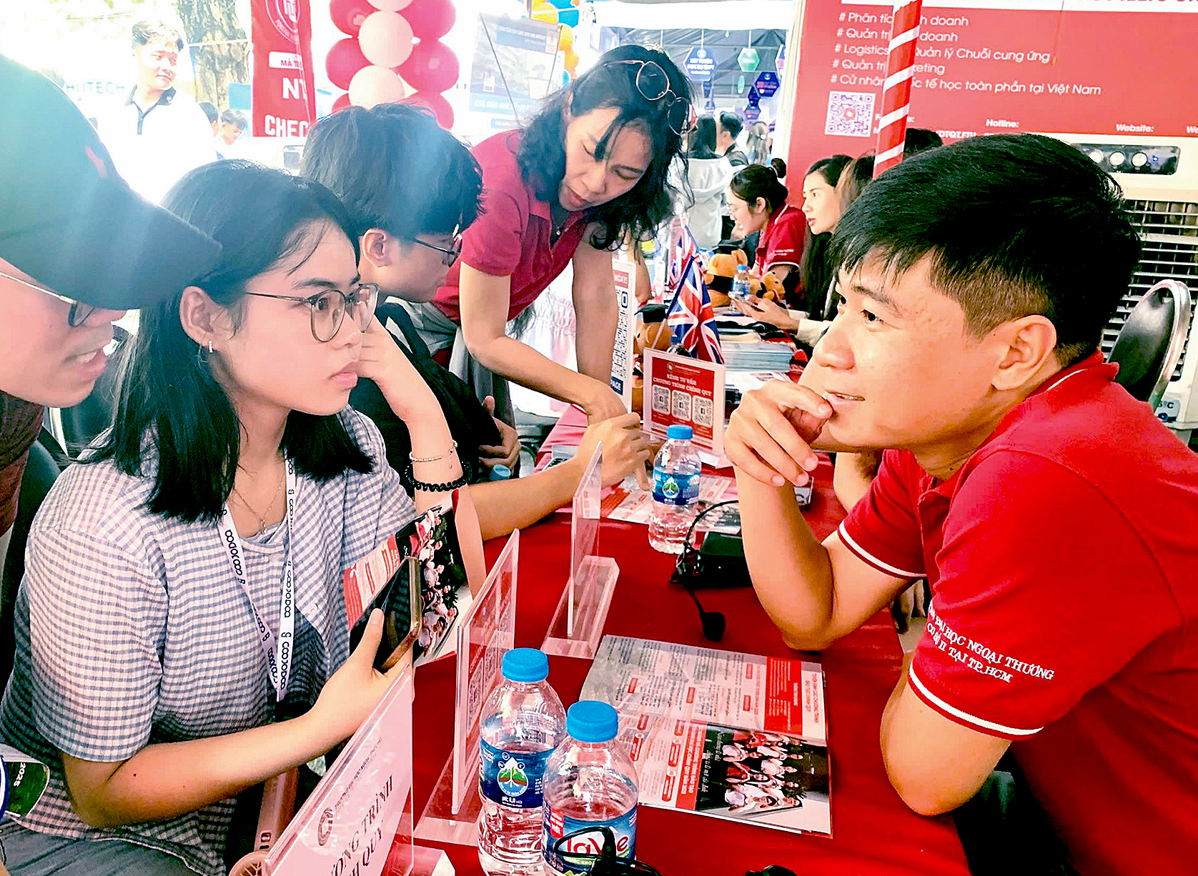 Kỳ thi tốt nghiệp THPT 2025: Có được thay đổi môn thi ngoại ngữ? - Ảnh 1.