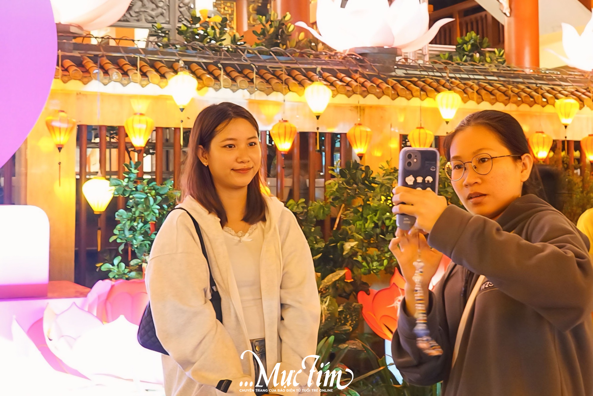 Kinh nghiệm đi thả hoa đăng lễ Phật đản tại chùa Pháp Hoa- Ảnh 4.
