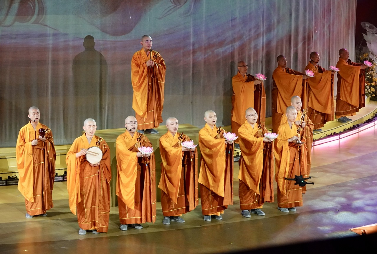 Đêm nhạc giao lưu văn hóa Vesak: Sẻ chia ánh sáng từ bi, trí tuệ của Phật giáo đến muôn nơi - Ảnh 1.