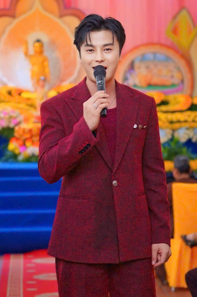 Thoai Mieu، Phuong Loan، Vo Minh Lam... در روز تولد بودا با احترام بخوان - عکس 6. Thoại Miêu - Ảnh 4.