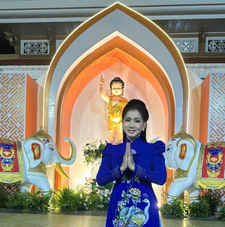 Thoai Mieu، Phuong Loan، Vo Minh Lam... در روز تولد بودا با احترام بخوان - عکس 4. Thoại Miêu, Phượng Loan, Võ Minh Lâm… hát với lòng tôn kính trong mùa Phật đản - Ảnh 4.