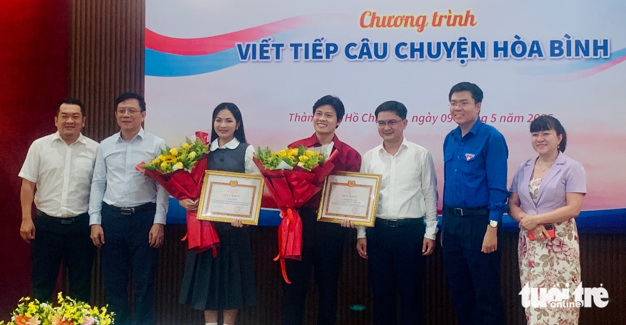 Nguyễn Văn Chung tặng doanh thu ca khúc Viết tiếp câu chuyện hòa bình cho các cựu chiến binh - Ảnh 4. Viết tiếp câu chuyện hòa bình - Ảnh 4.