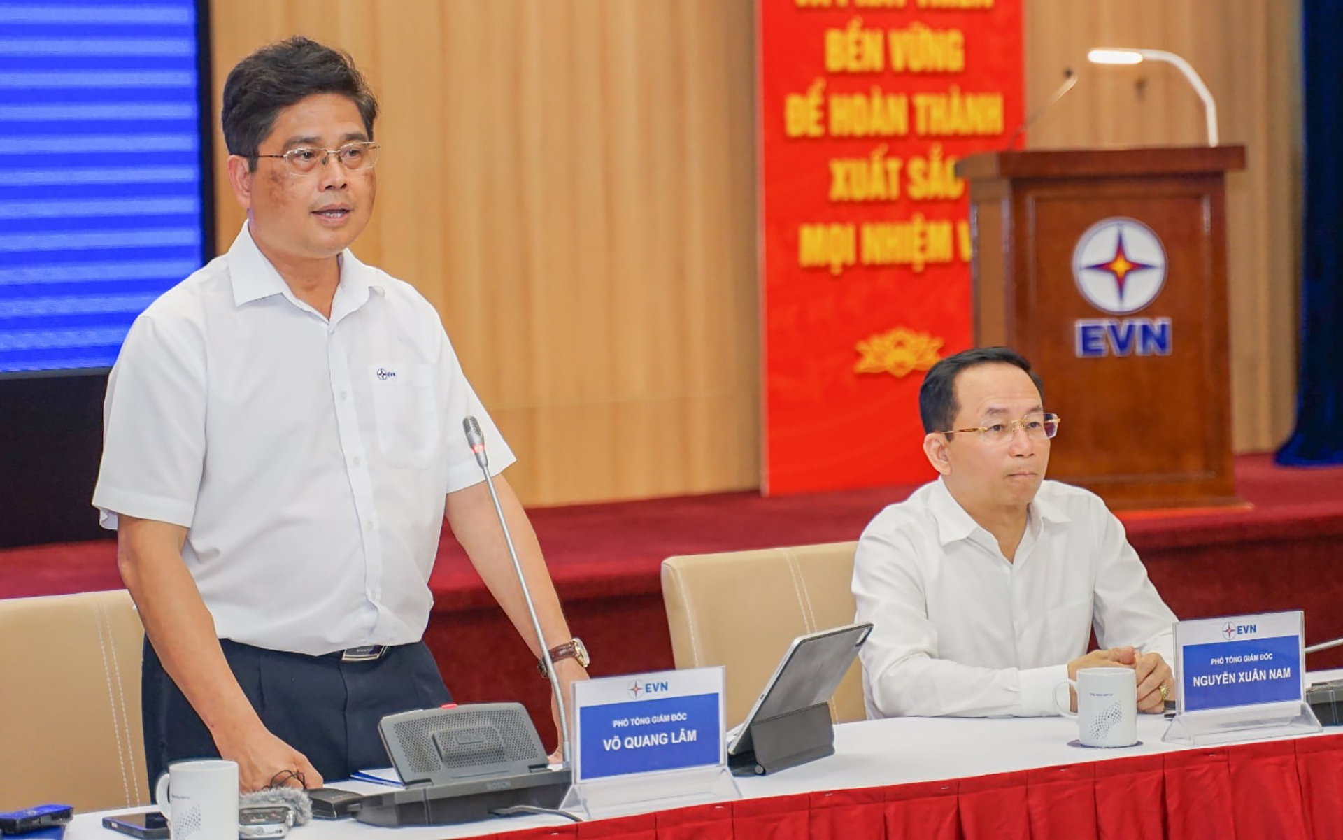 Người dân phải trả thêm bao nhiêu khi giá điện tăng thêm 4,8%? - Ảnh 1. giá điện - Ảnh 1.