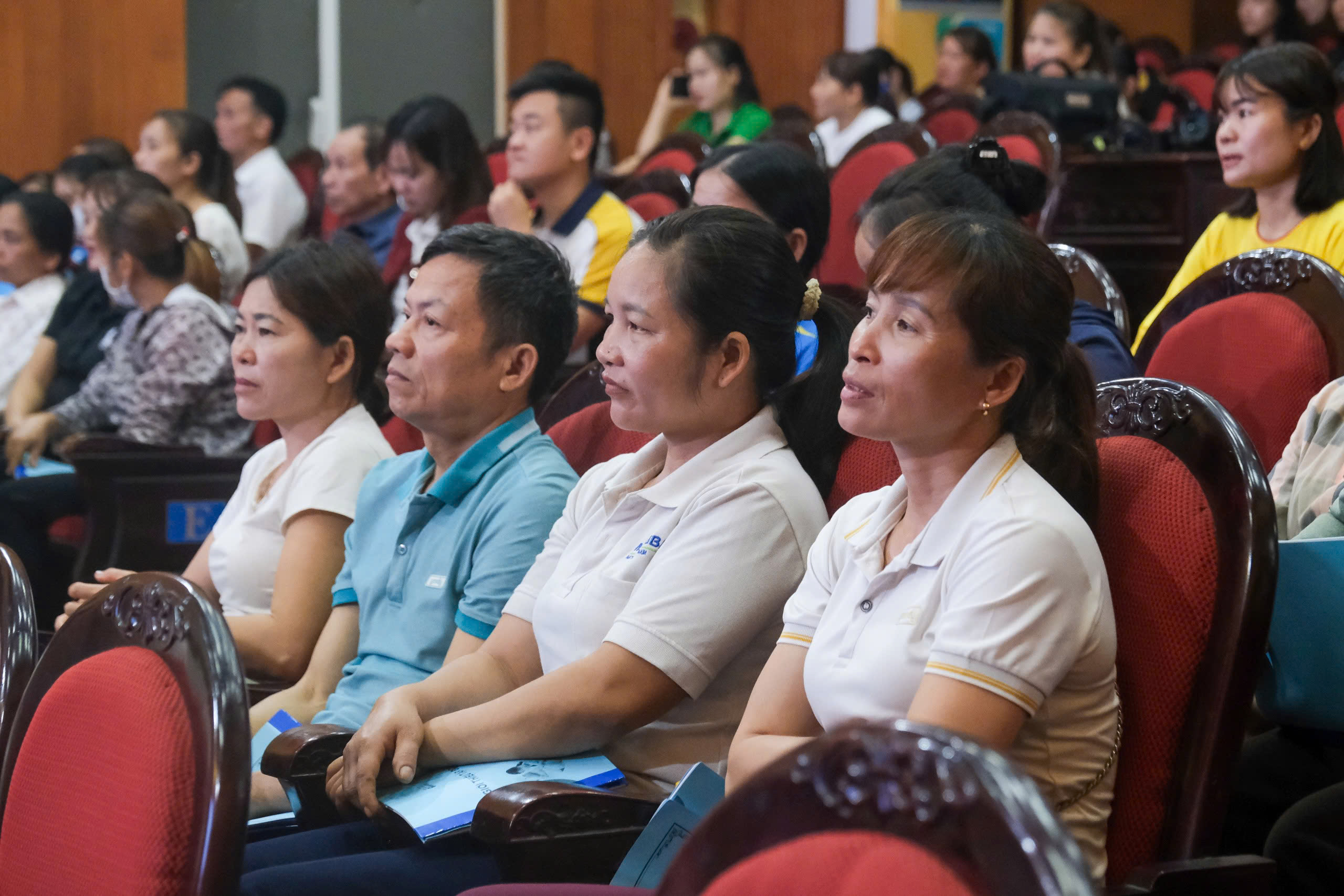 Tiếp sức nhà nông: Đổi mới tư duy - làm giàu từ chăn nuôi hiệu quả - Ảnh 2.