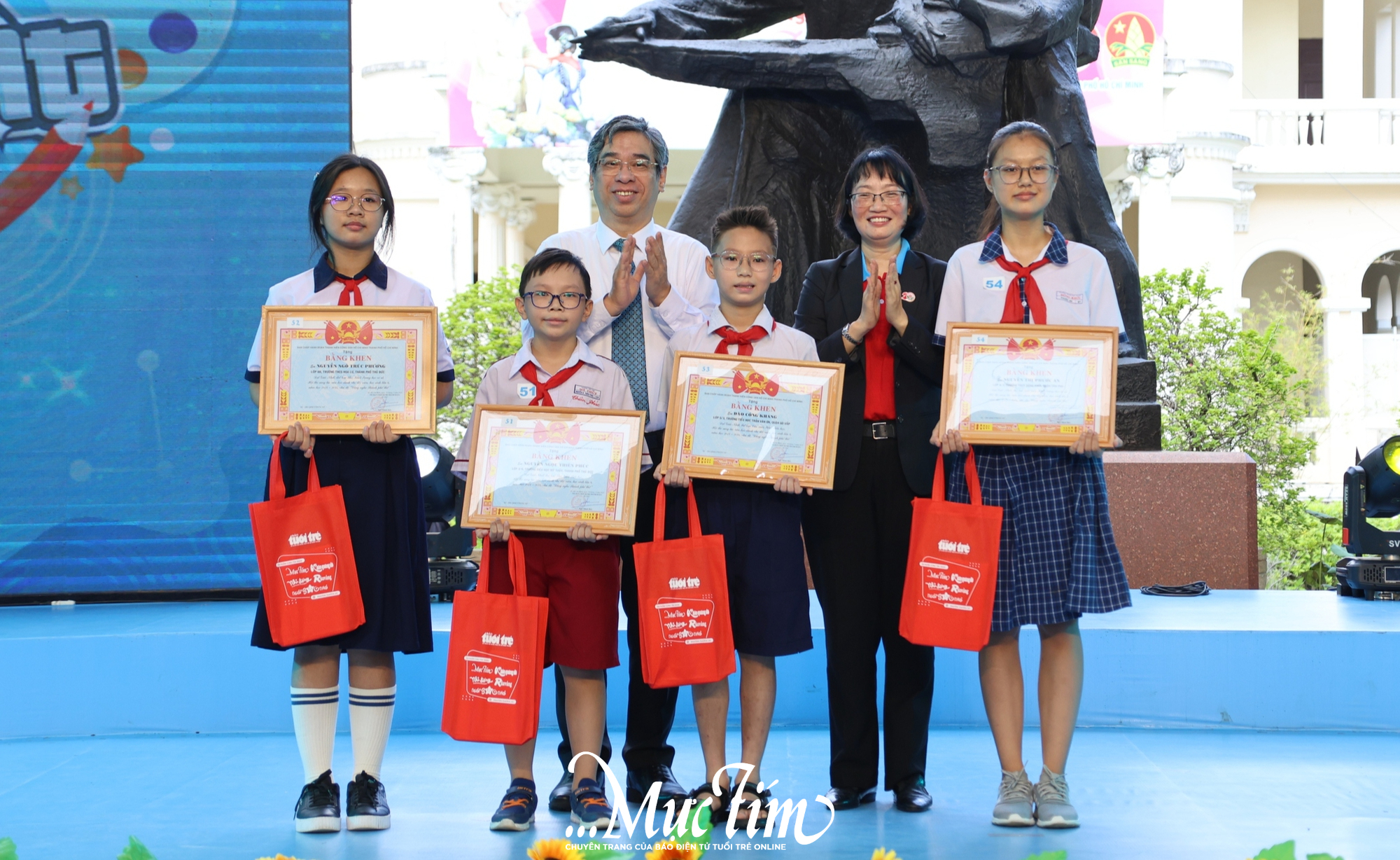 Trao giải Hội thi Sáng tác Văn học lần 8: Hơn 10.000 bài viết lan tỏa tình yêu thành phố - Ảnh 2.