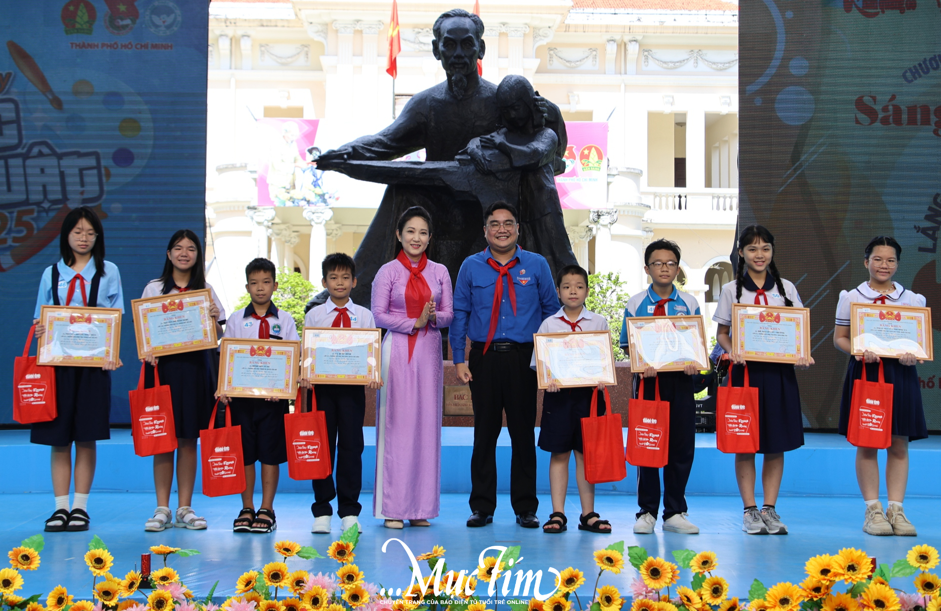 Trao giải Hội thi Sáng tác Văn học lần 8: Hơn 10.000 bài viết lan tỏa tình yêu thành phố - Ảnh 3.