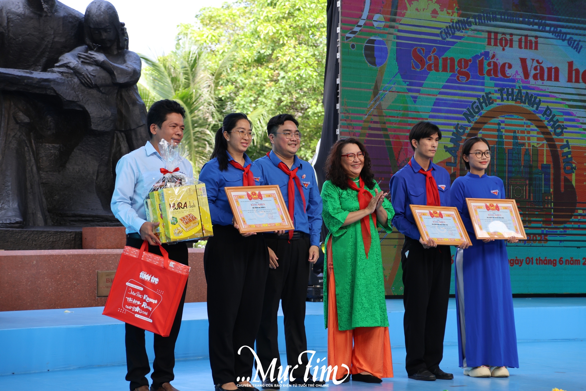 Trao giải Hội thi Sáng tác Văn học lần 8: Hơn 10.000 bài viết lan tỏa tình yêu thành phố - Ảnh 7.