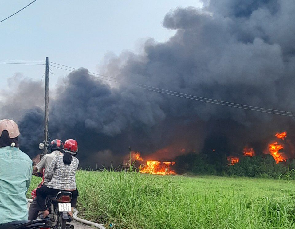 cháy nhà xưởng - Ảnh 3.