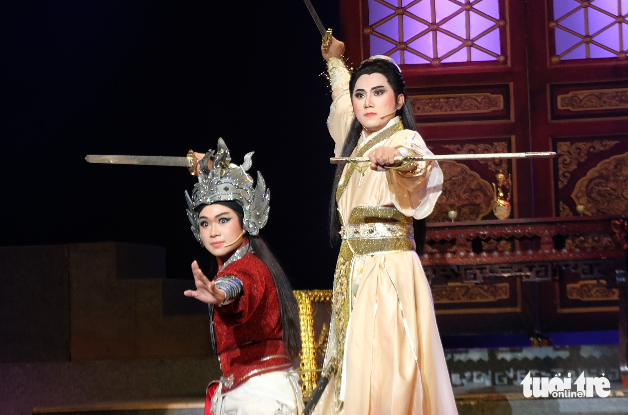Chị em Tú Sương, Trinh Trinh làm nóng vở San Hậu - Ảnh 5. Chị em Tú Sương, Trinh Trinh làm nóng vở San Hậu - Ảnh 5.