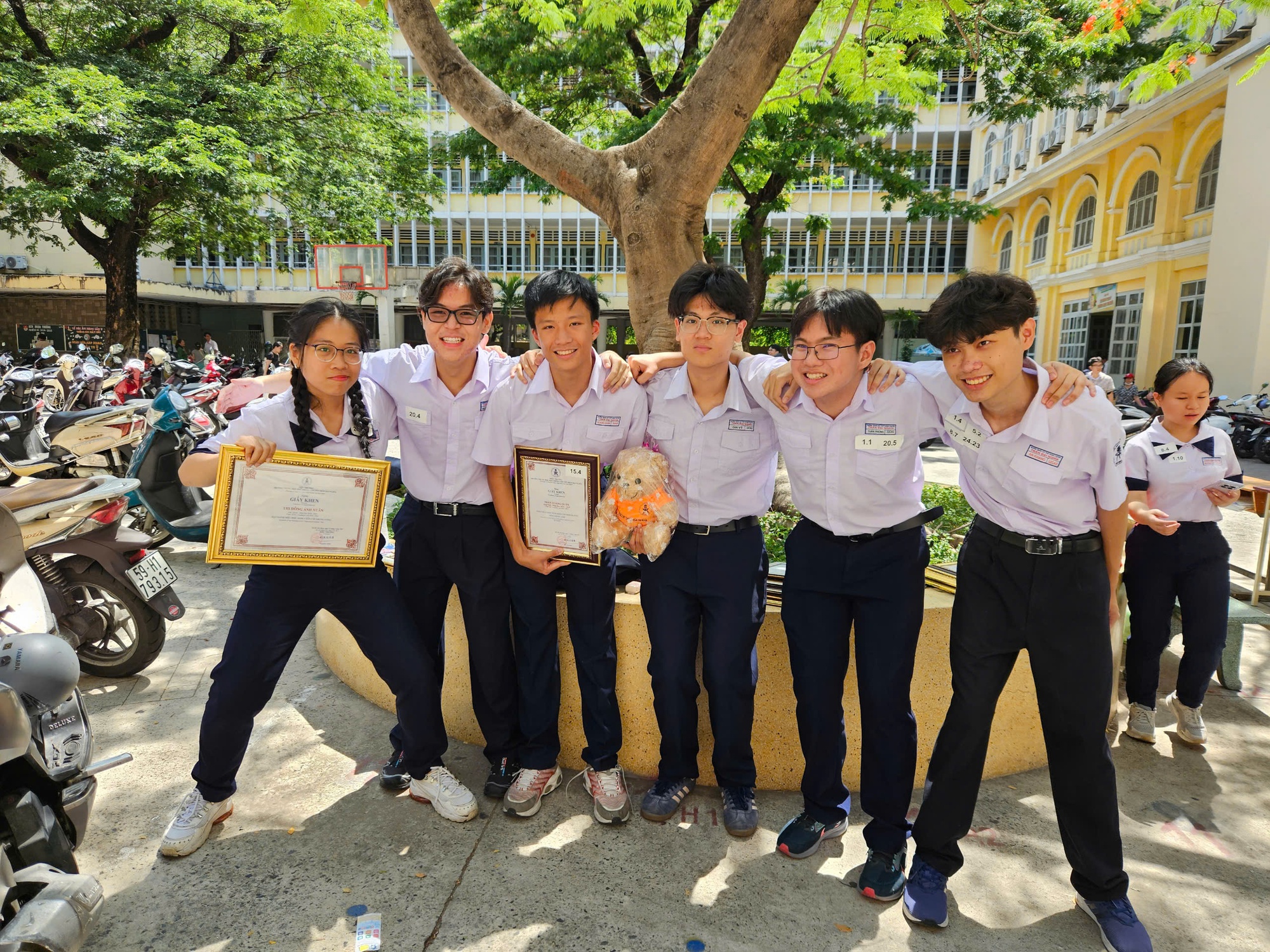 Thủ khoa chuyên Anh Trường Phổ thông Năng khiếu thích thể thao, mê văn nghệ- Ảnh 3.