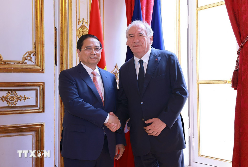 Thủ tướng Phạm Minh Chính hội đàm với Thủ tướng Pháp Francois Bayrou - Ảnh 1. Thủ tướng Phạm Minh Chính hội đàm với Thủ tướng Pháp Francois Bayrou - Ảnh 1.