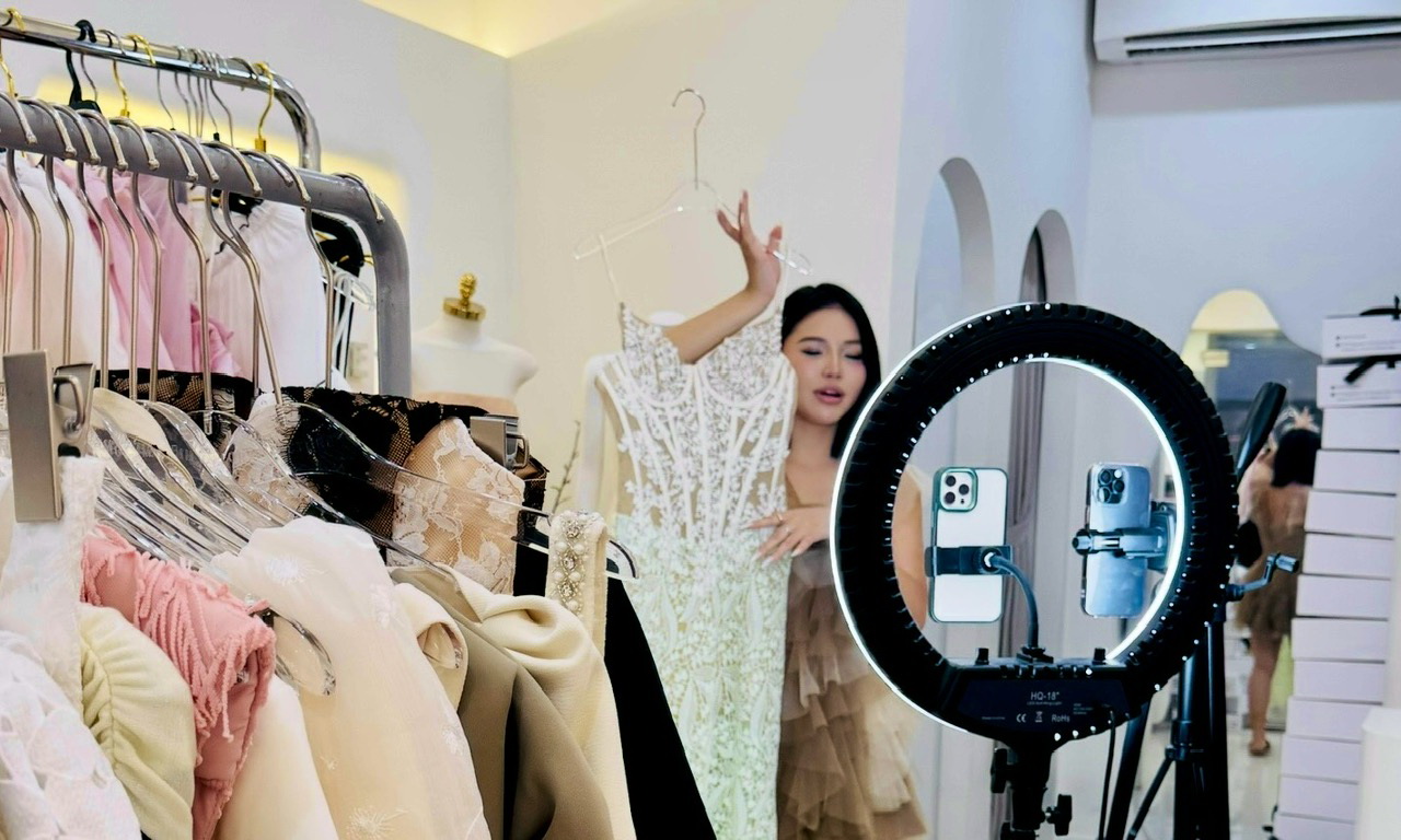 sàn online - Ảnh 2.
