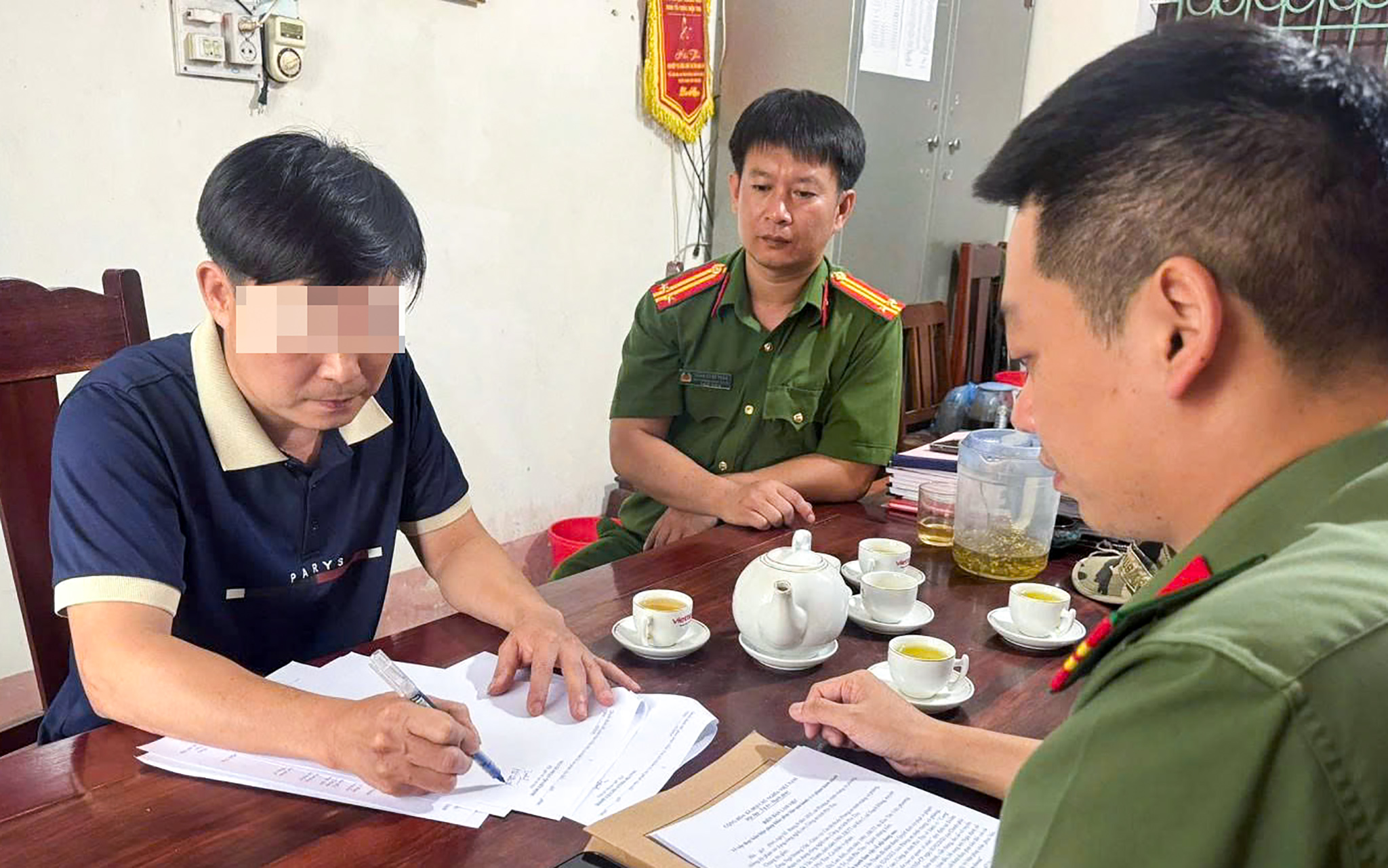 Xử phạt người đàn ông đăng thông tin sai sự thật về góp ý sửa đổi Hiến pháp - Ảnh 1. tin sai - Ảnh 1.