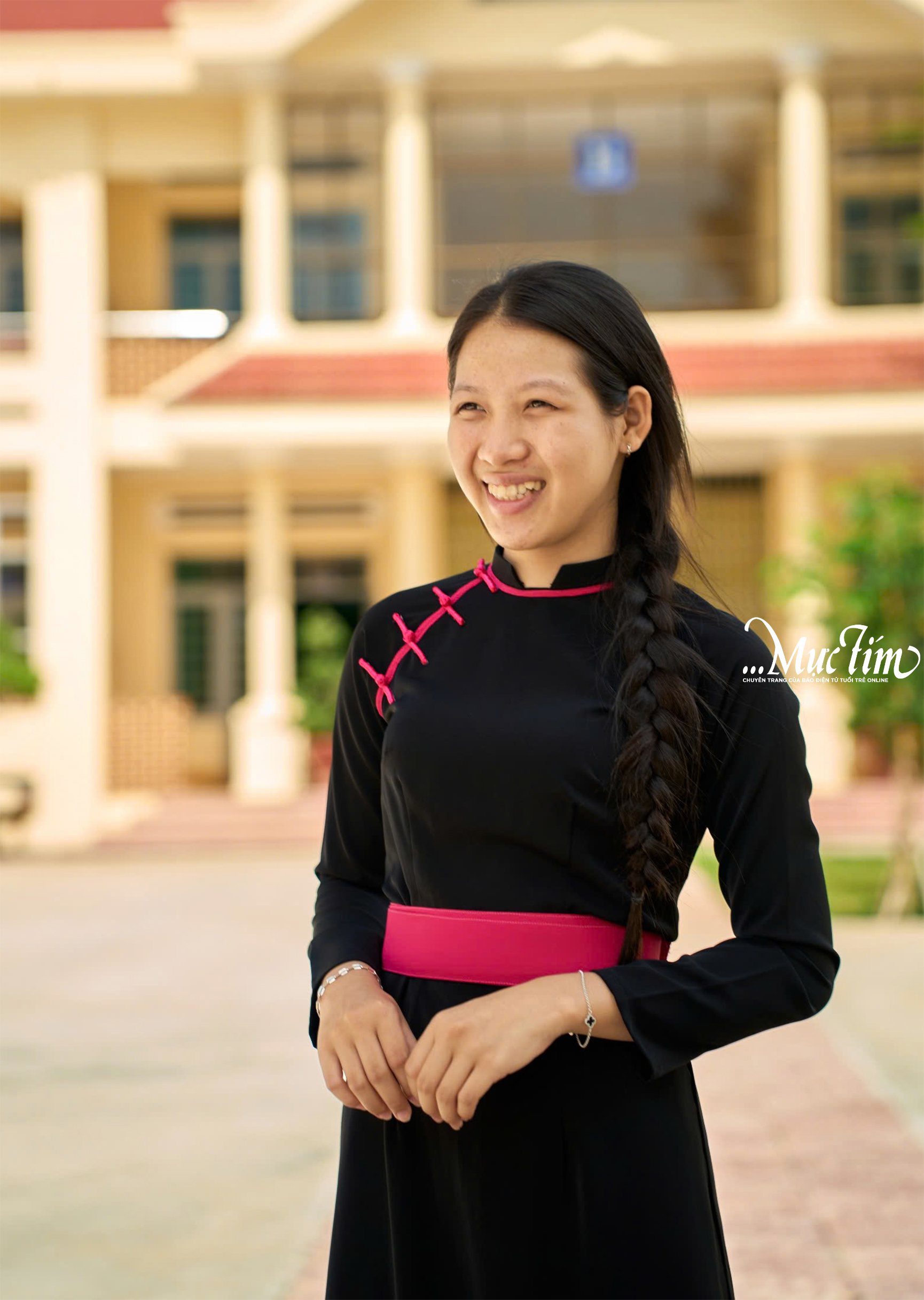 Ước mơ trở thành cô giáo của cô bạn dân tộc Nùng - Ảnh 1.