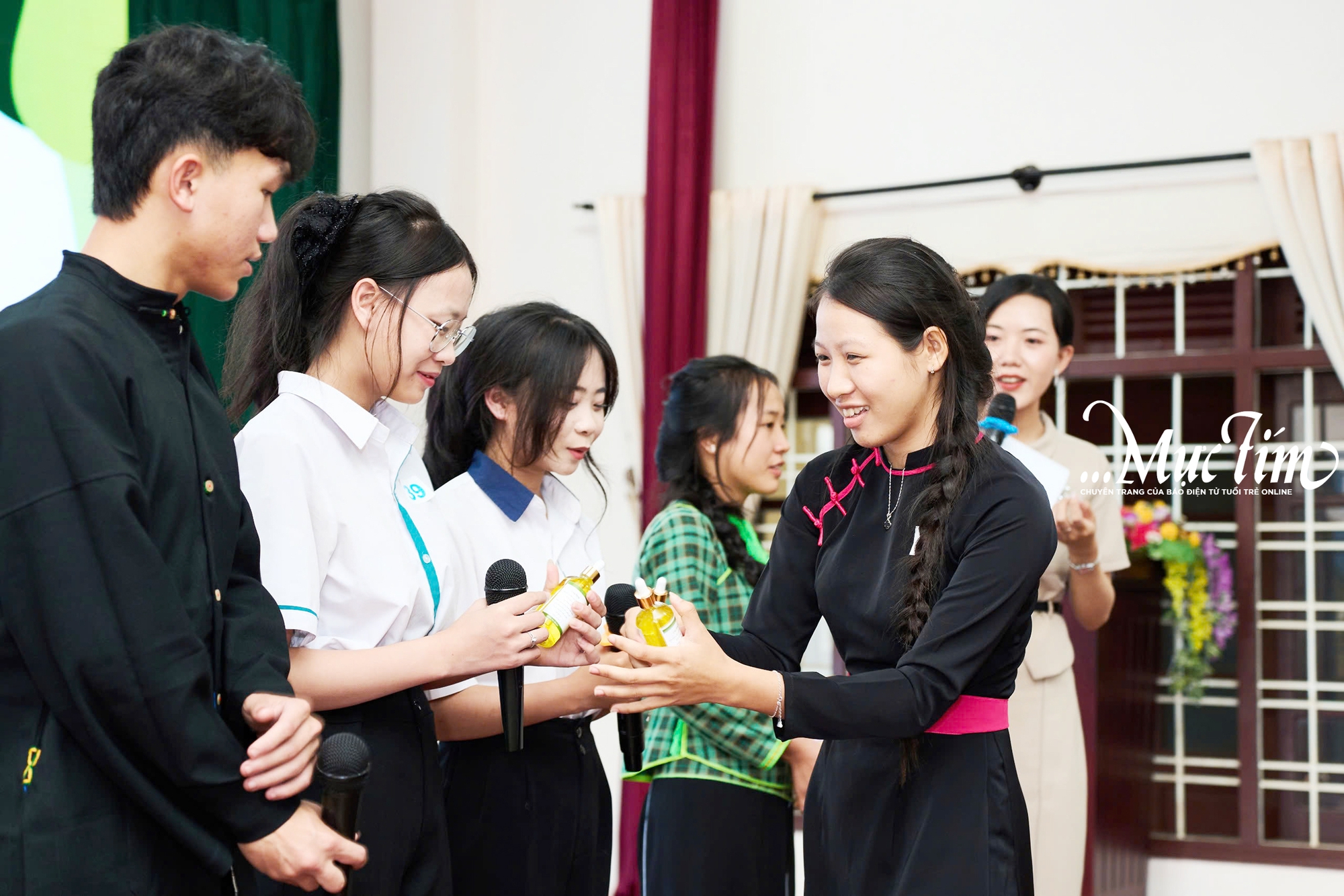 Ước mơ trở thành cô giáo của cô bạn dân tộc Nùng - Ảnh 3.