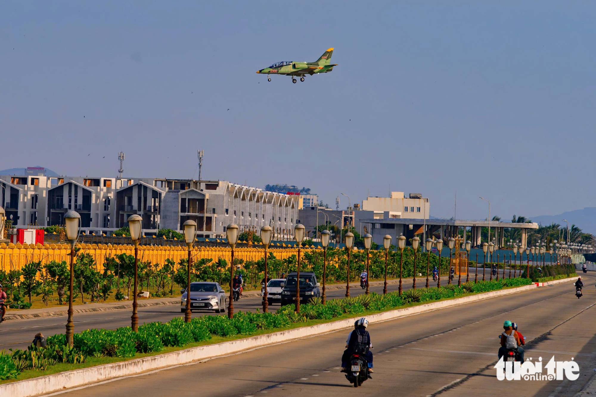 Mãn nhãn, tự hào với những bài bay của phi công quân sự trên máy bay L-39NG - Ảnh 12. máy bay L-39NG - Ảnh 11.