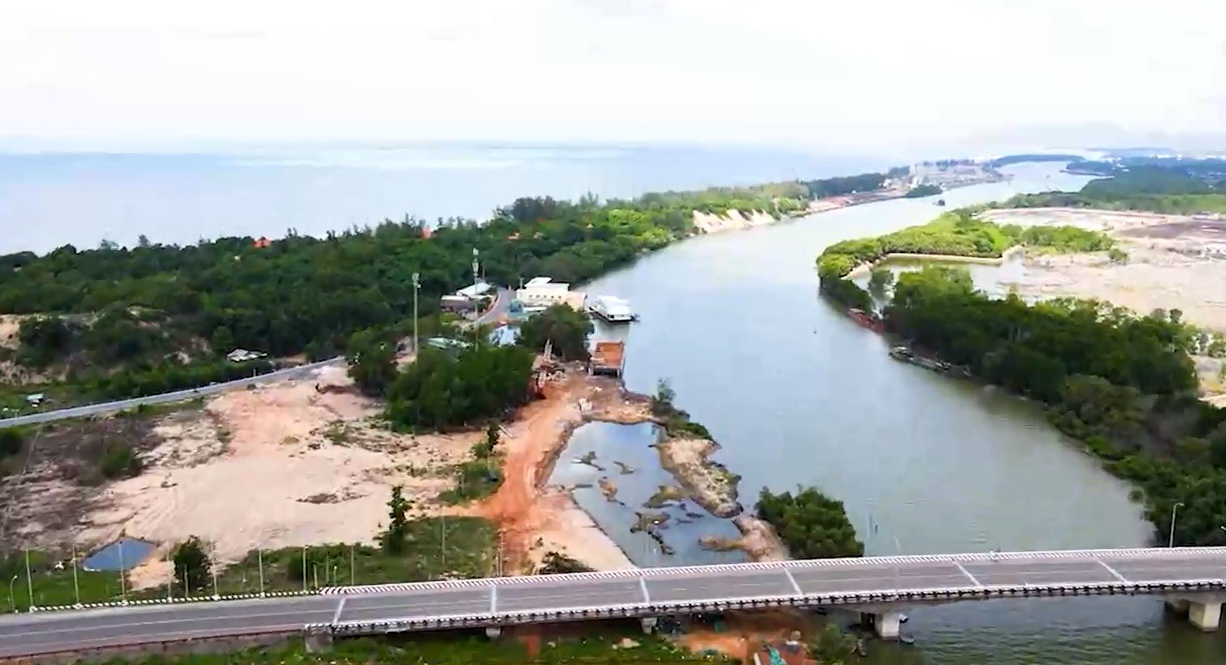 Văn nghệ sĩ TP.HCM về bến Lộc An, tìm cảm hứng sáng tác từ lịch sử - Ảnh 3.