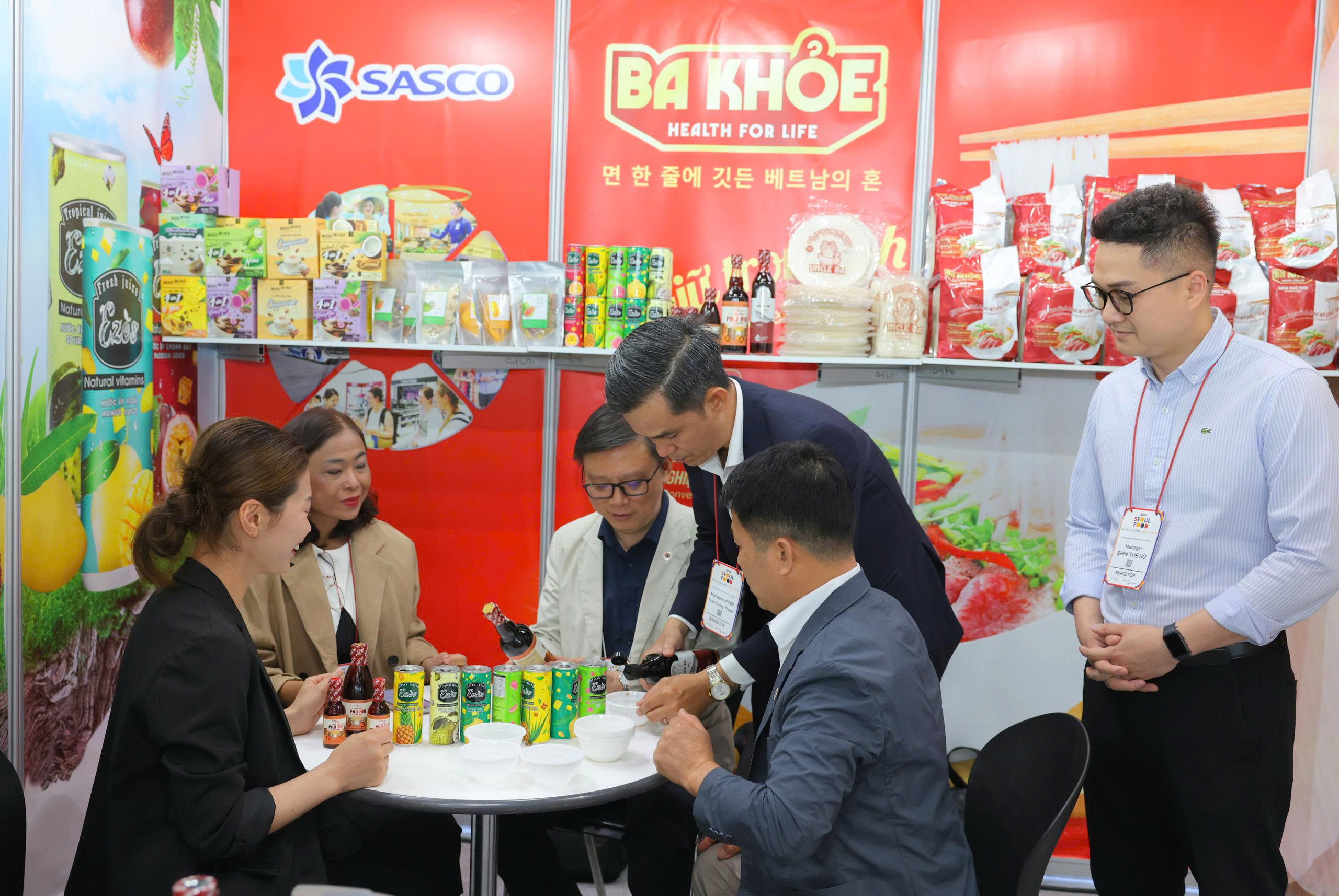 Nước mắm, bánh phở truyền thống và khát vọng lan tỏa hương vị Việt tại Seoul Food 2025 - Ảnh 2.