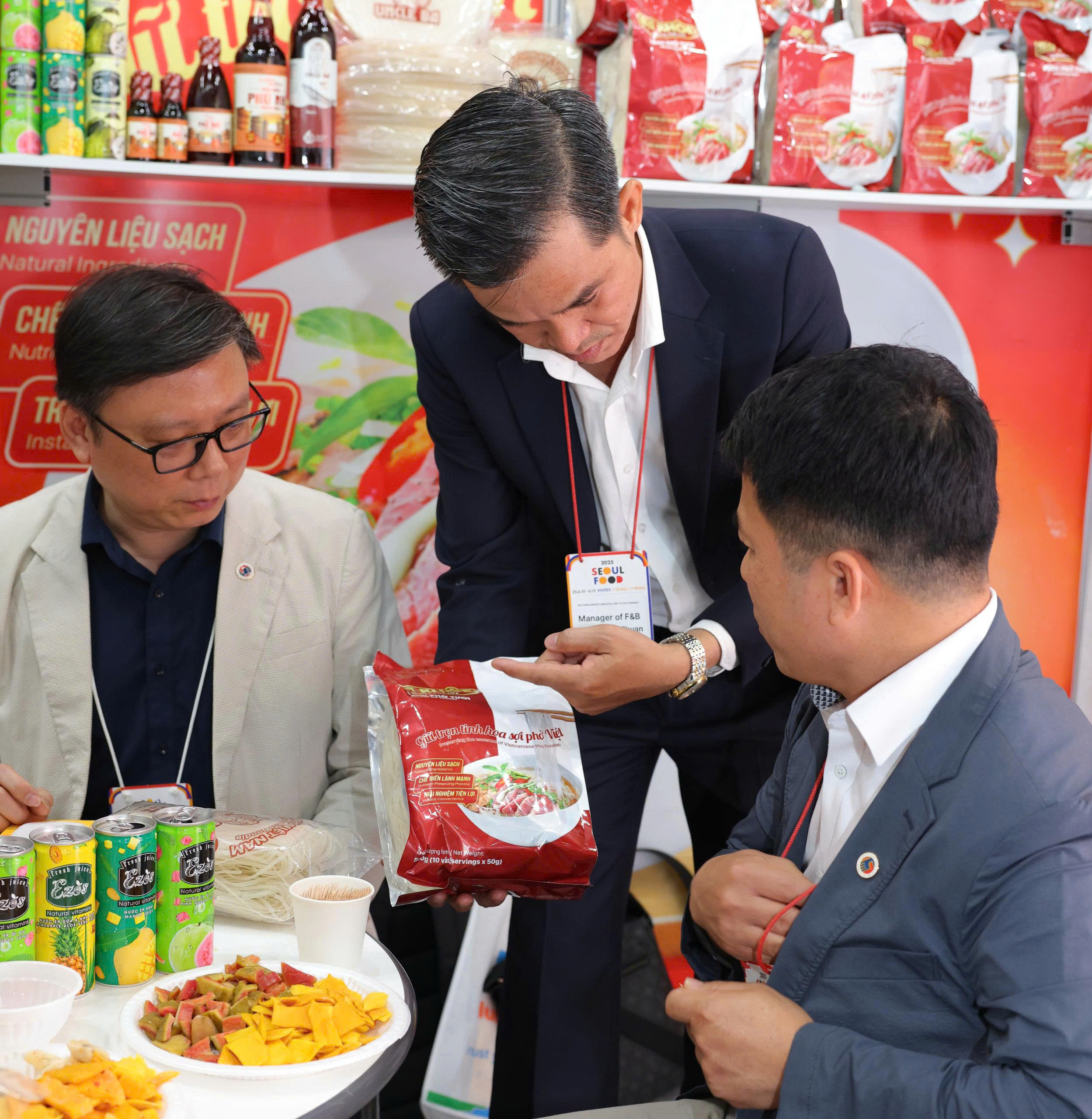 Nước mắm, bánh phở truyền thống và khát vọng lan tỏa hương vị Việt tại Seoul Food 2025 - Ảnh 3.
