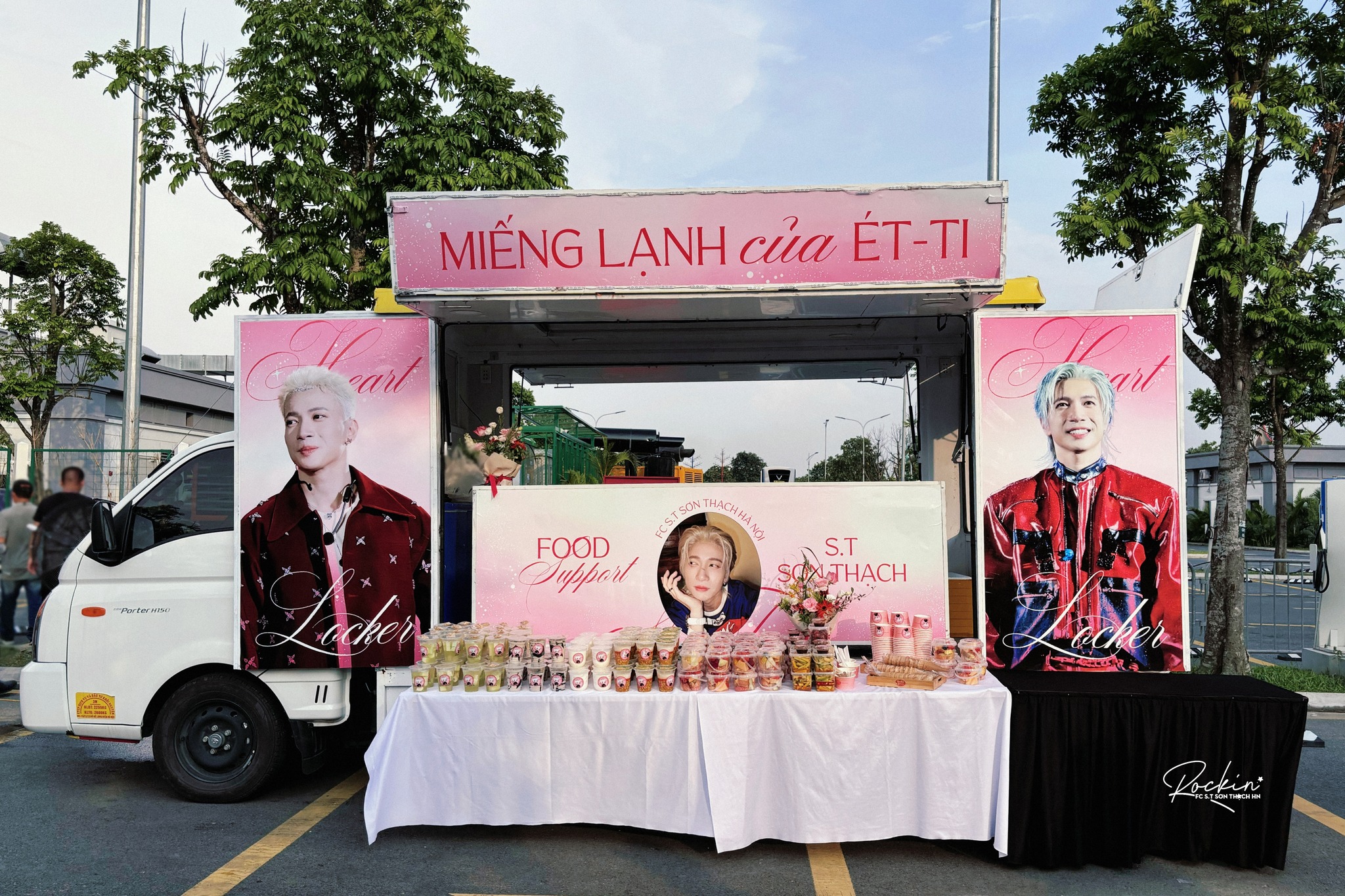 Fan hào hứng tiếp ứng concert Anh trai vượt ngàn chông gai - Ảnh 9. Anh trai vượt ngàn chông gai - Ảnh 9.