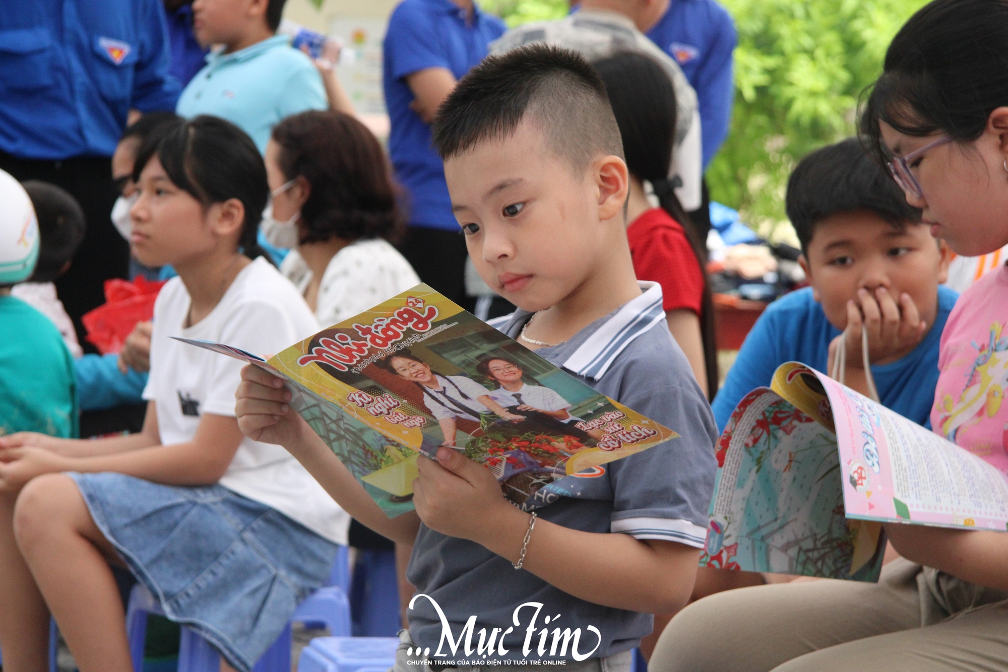 Gần 300 thiếu nhi Quận 12 nhận quà từ chương trình “Sách báo trao tay” - Ảnh 5.