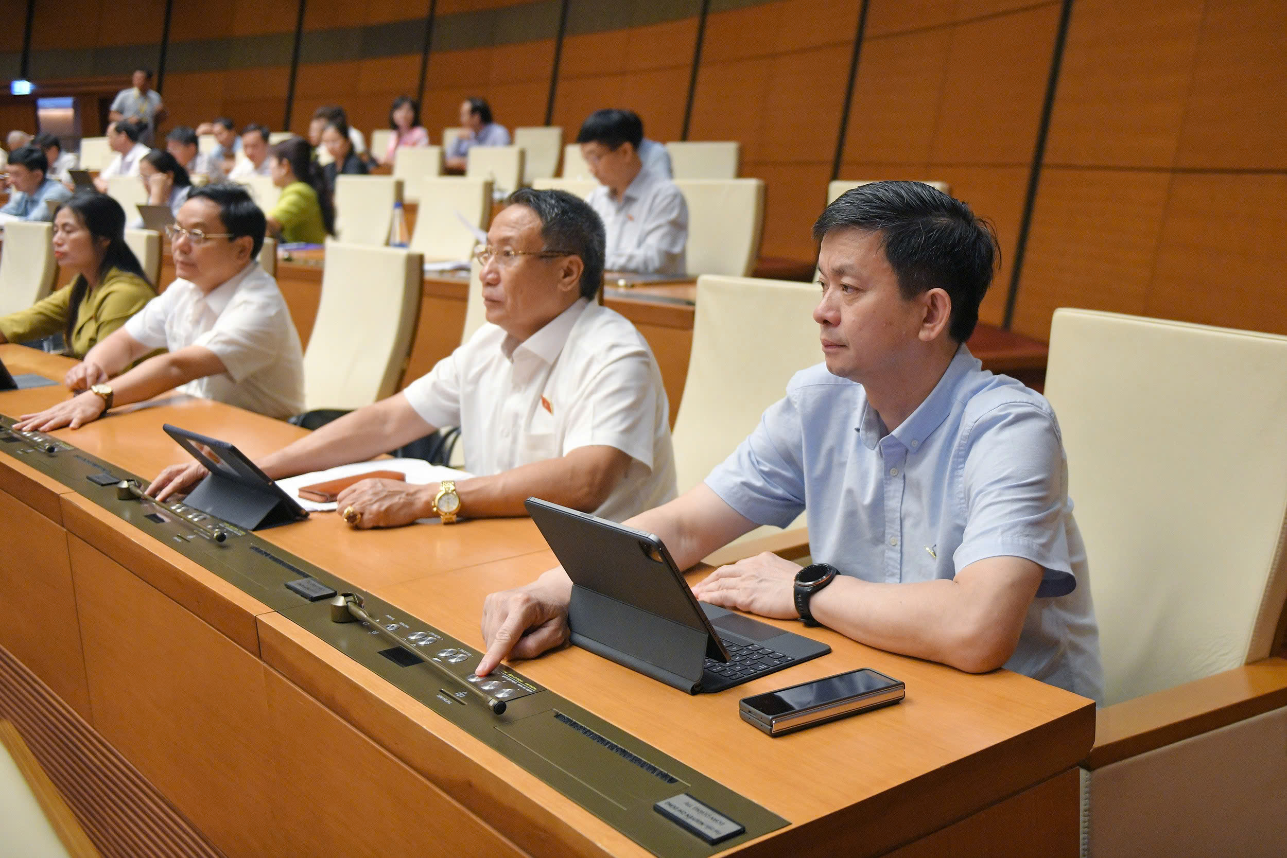 Quốc hội thông qua Luật Thuế thu nhập doanh nghiệp, nhiều ngành được hưởng ưu đãi - Ảnh 1.