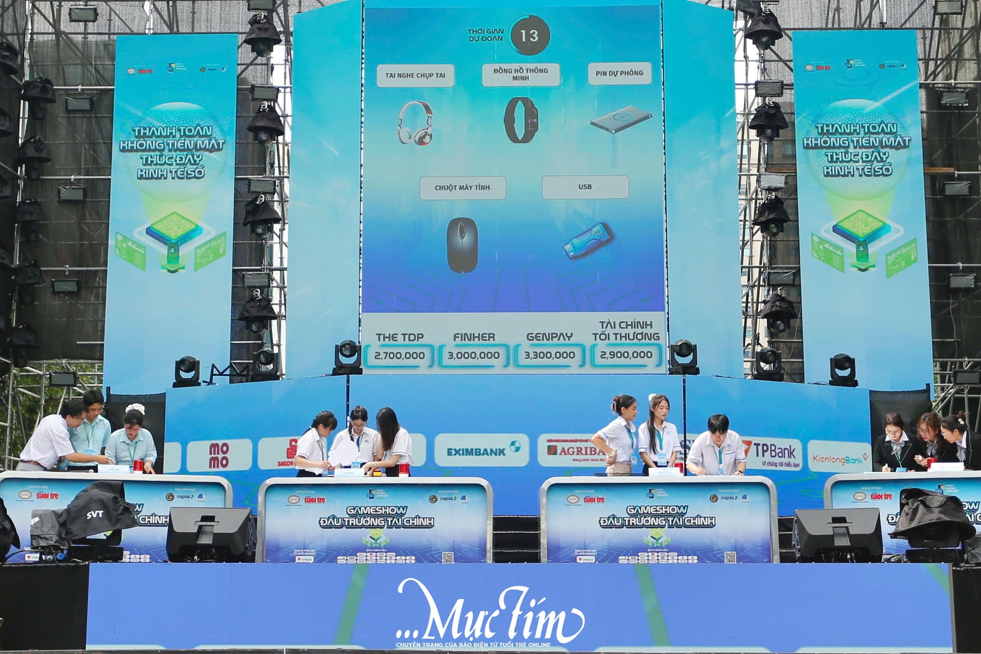 Tìm ra 4 đội vào chung kết gameshow Đấu trường tài chính tại Ngày không tiền mặt 2025 - Ảnh 1.