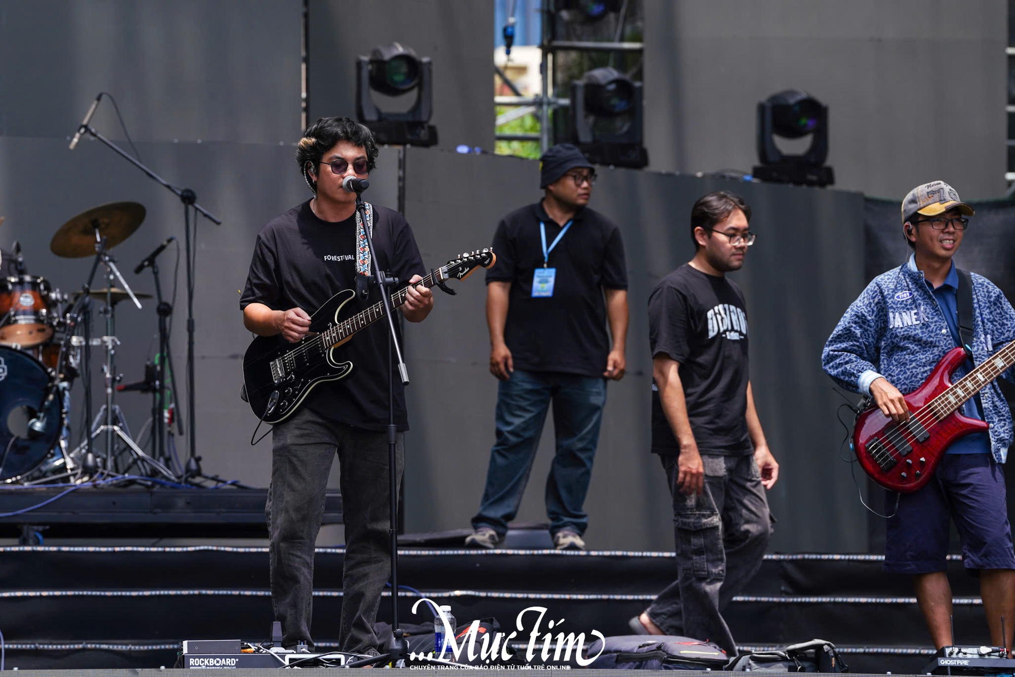 18h tối nay, Anh Tú, Hải Đăng Doo, Chillies tụ hội tại phố đi bộ trong đêm E-Concert - Ảnh 1.
