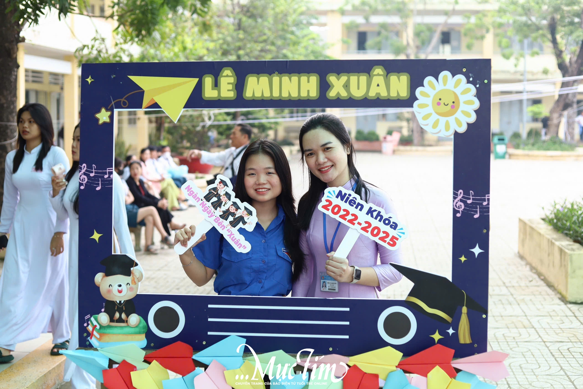 Học sinh Trường THPT Lê Minh Xuân đón tuổi 18 ý nghĩa trong mùa tri ân - Ảnh 2.
