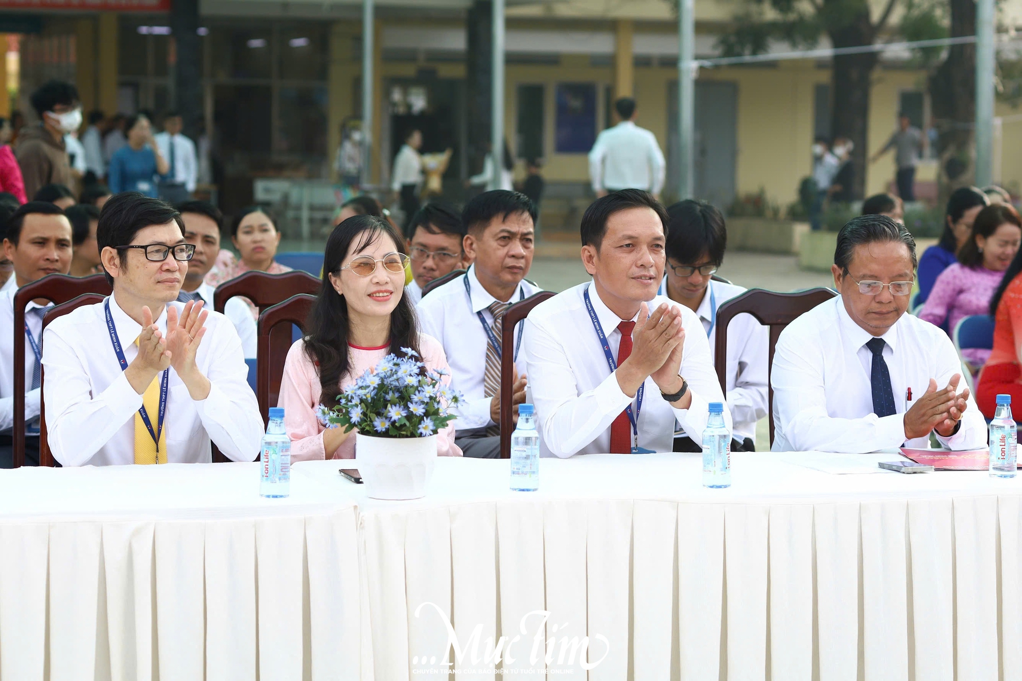 Học sinh Trường THPT Lê Minh Xuân đón tuổi 18 ý nghĩa trong mùa tri ân - Ảnh 5.