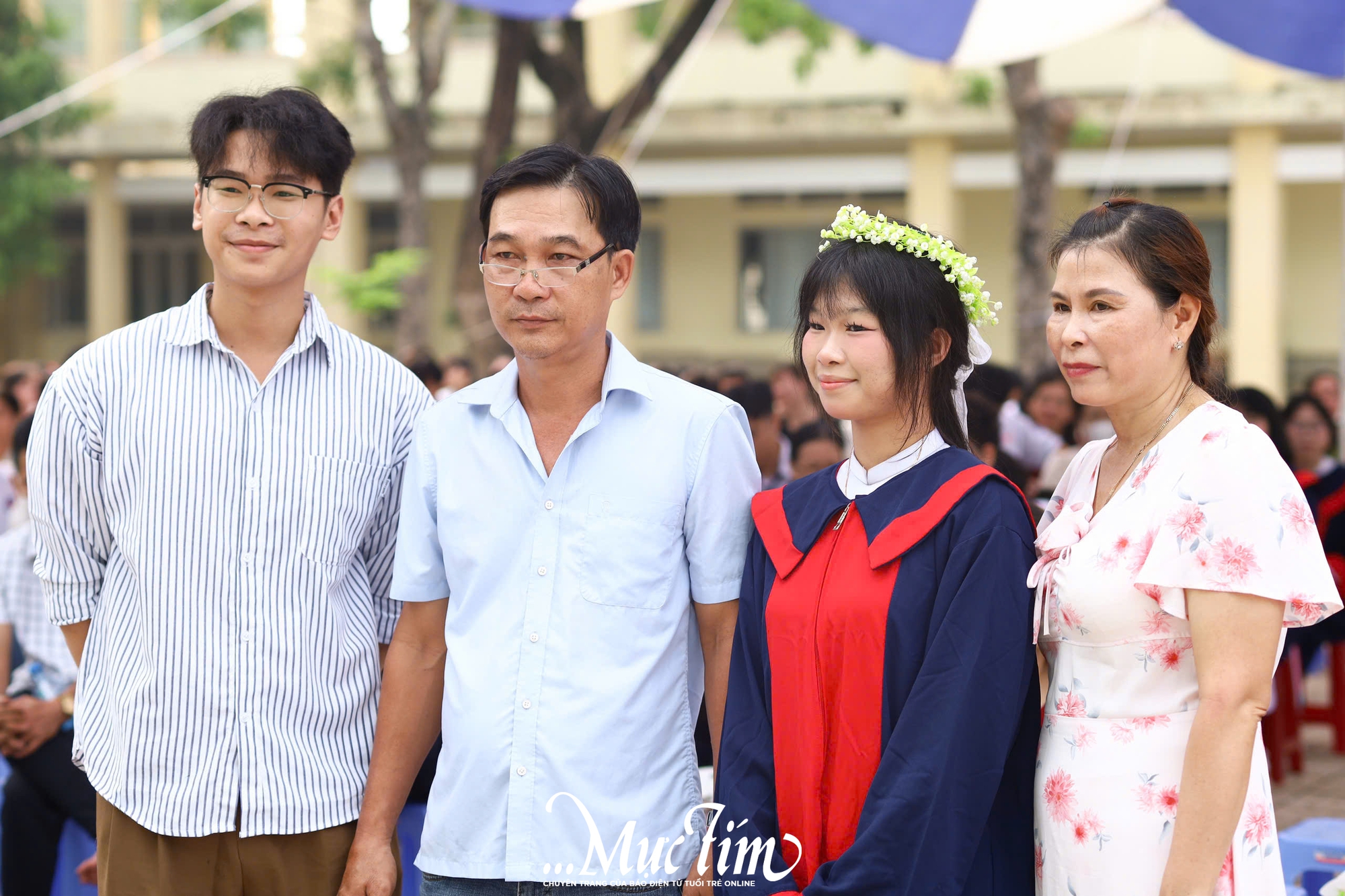 Học sinh Trường THPT Lê Minh Xuân đón tuổi 18 ý nghĩa trong mùa tri ân - Ảnh 9.