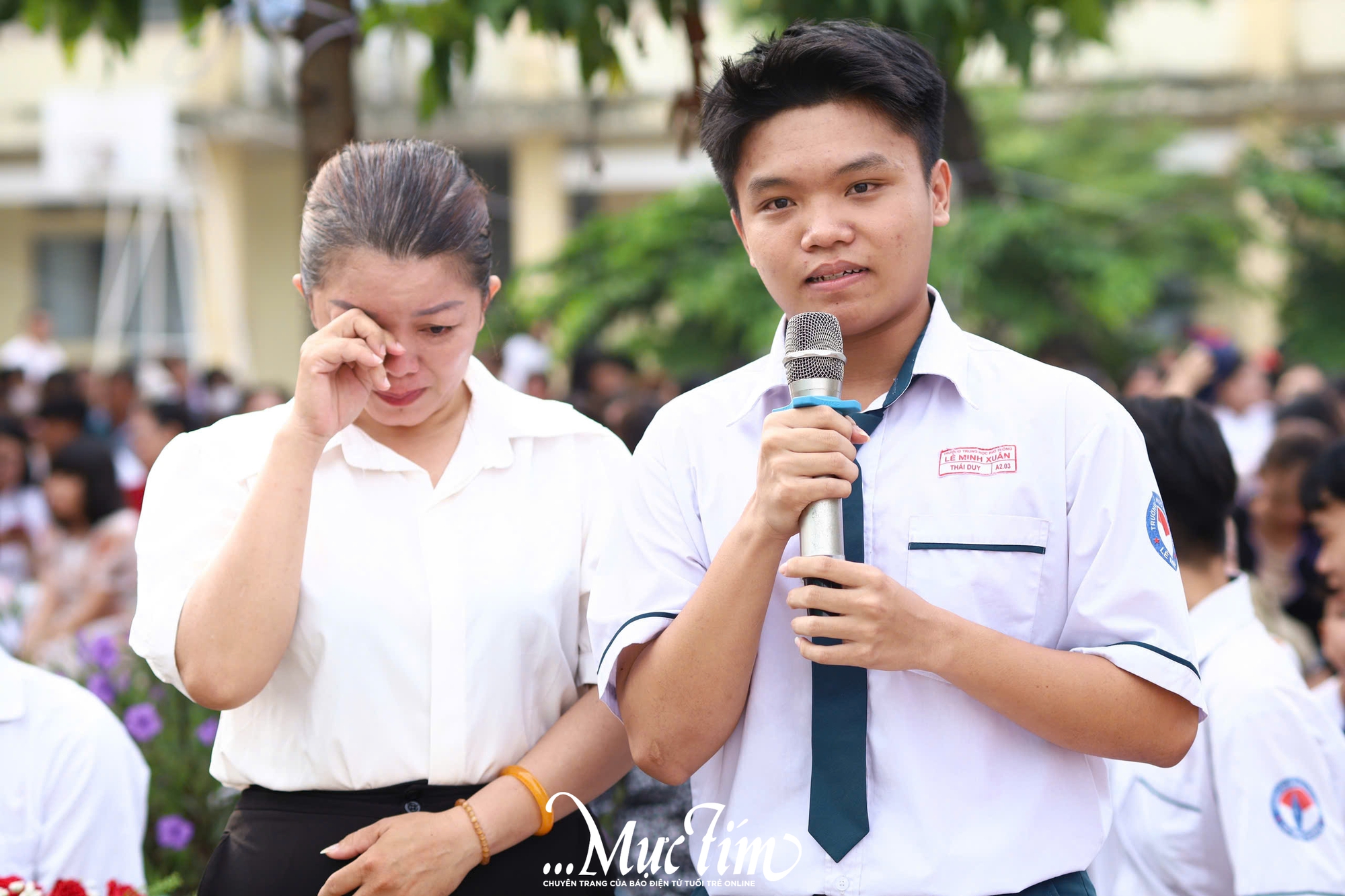 Học sinh Trường THPT Lê Minh Xuân đón tuổi 18 ý nghĩa trong mùa tri ân - Ảnh 11.