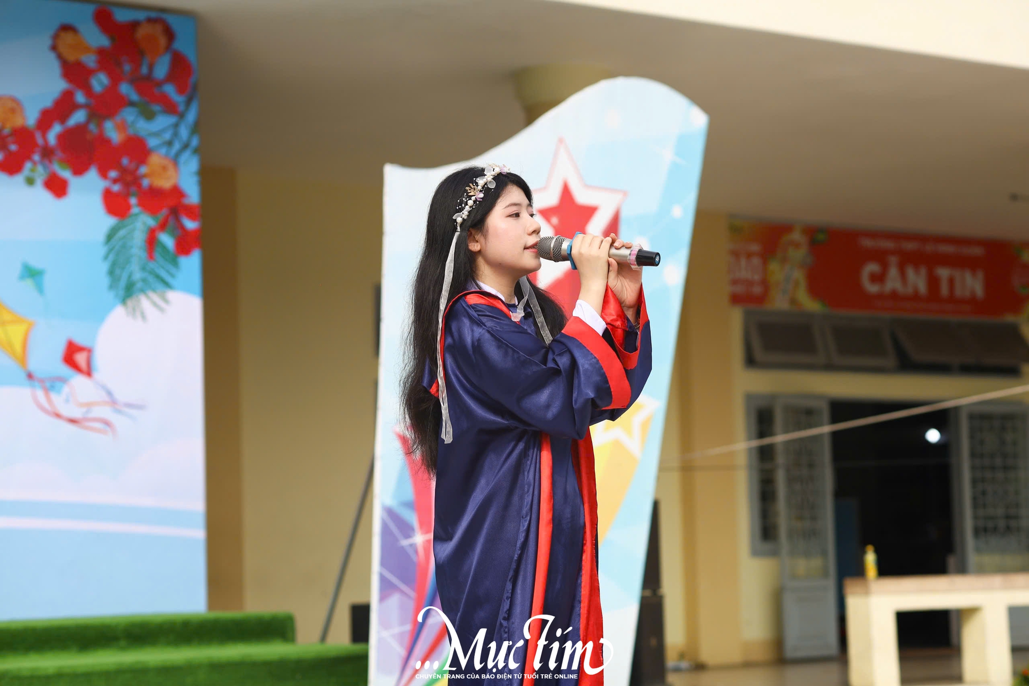 Học sinh Trường THPT Lê Minh Xuân đón tuổi 18 ý nghĩa trong mùa tri ân - Ảnh 12.