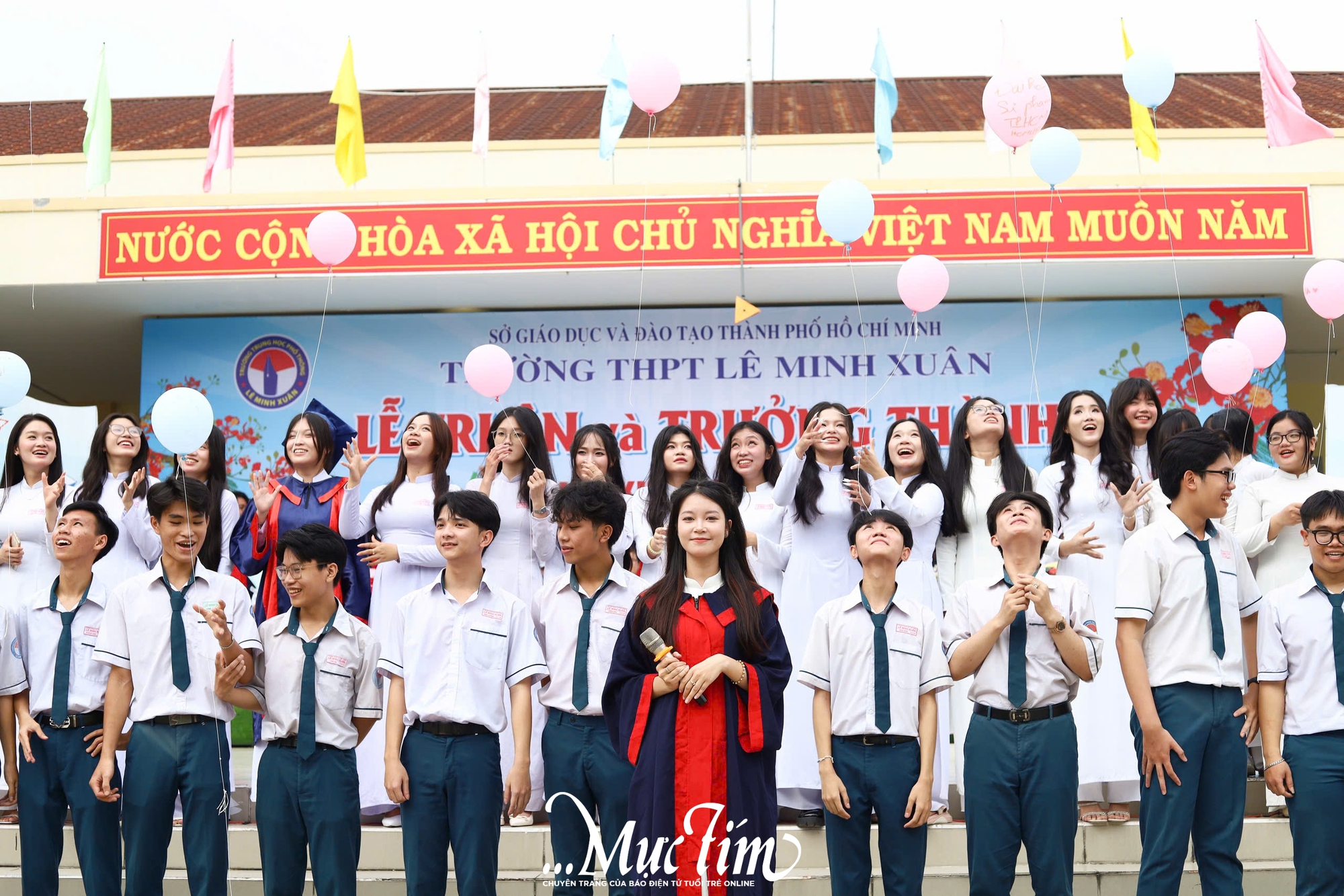 Học sinh Trường THPT Lê Minh Xuân đón tuổi 18 ý nghĩa trong mùa tri ân - Ảnh 21.