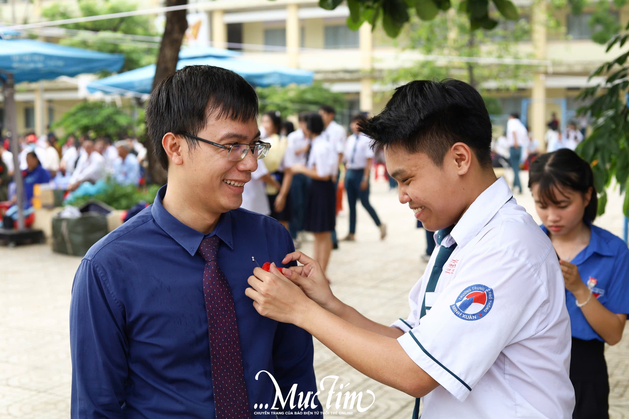 Học sinh Trường THPT Lê Minh Xuân đón tuổi 18 ý nghĩa trong mùa tri ân - Ảnh 29.