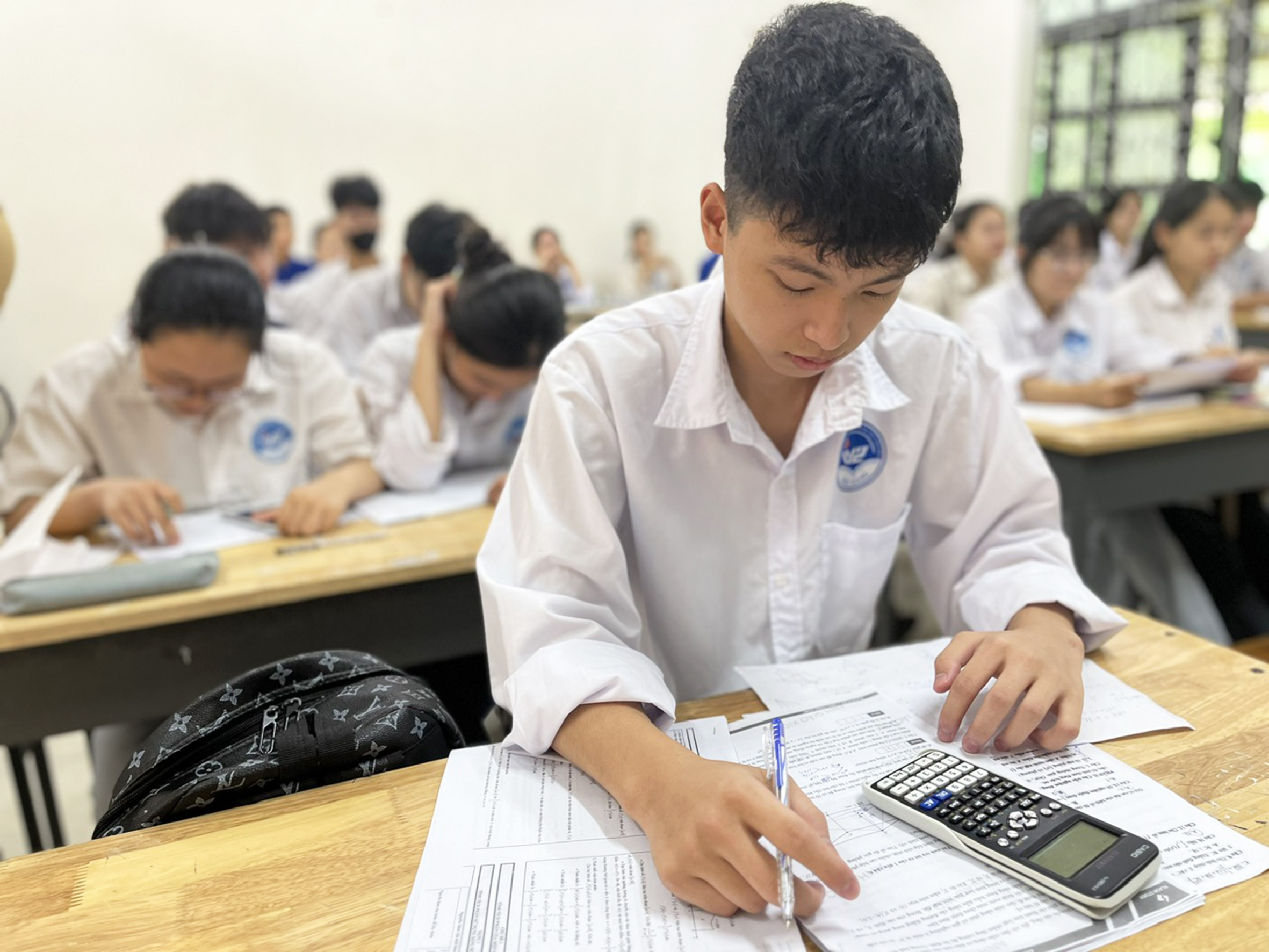 Ôn miễn phí cho học sinh thi tốt nghiệp THPT - Ảnh 1. tốt nghiệp THPT - Ảnh 1.