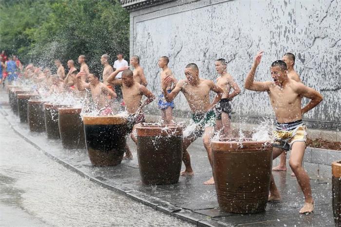 Kung fu Thiếu Lâm Tự có thực sự ‘đập vàng phá đá’? - Ảnh 5.