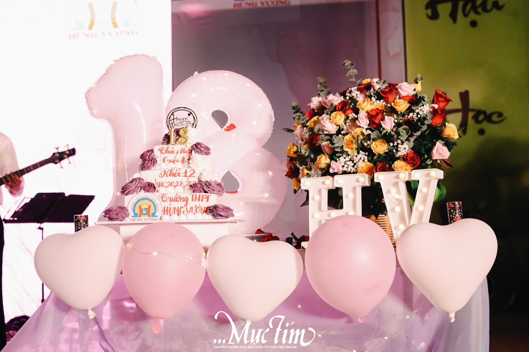Thầy trò Trường THPT Hùng Vương thắp nến tuổi 18, cùng viết nên lời tạm biệt- Ảnh 15.