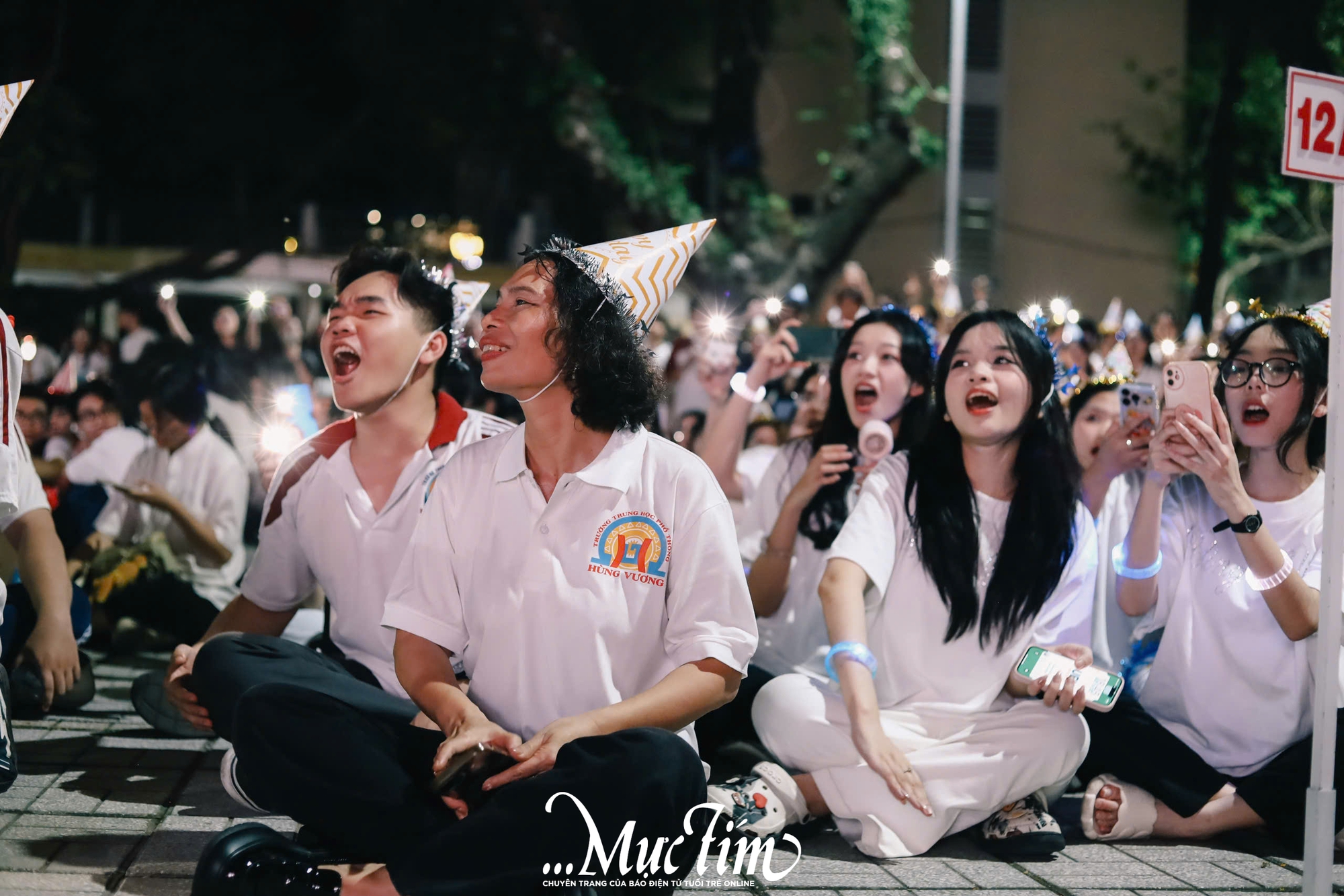 Thầy trò Trường THPT Hùng Vương thắp nến tuổi 18, cùng viết nên lời tạm biệt- Ảnh 25.