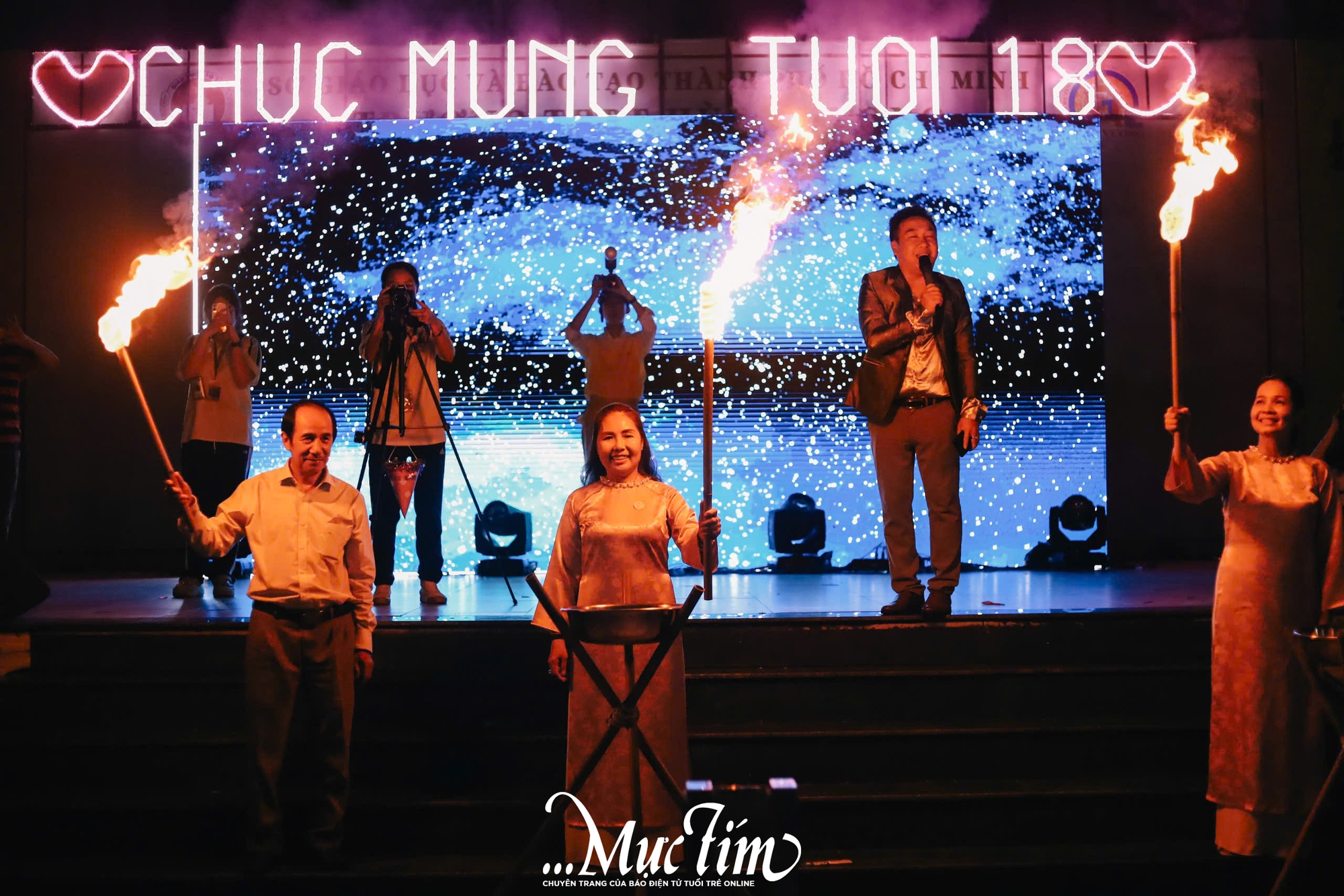 Thầy trò Trường THPT Hùng Vương thắp nến tuổi 18, cùng viết nên lời tạm biệt- Ảnh 26.