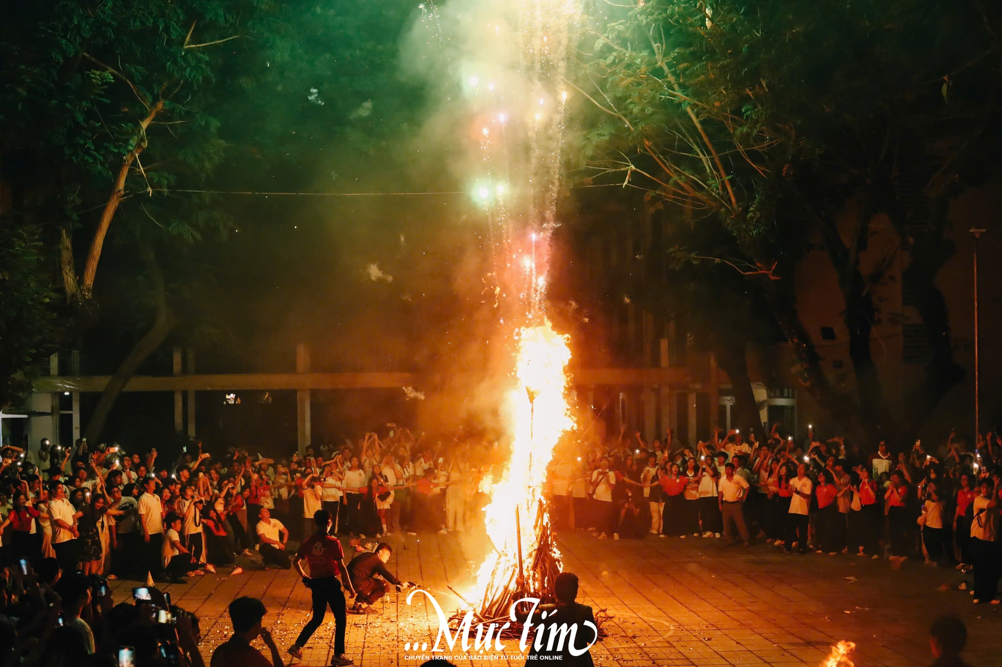 Thầy trò Trường THPT Hùng Vương thắp nến tuổi 18, cùng viết nên lời tạm biệt- Ảnh 27.