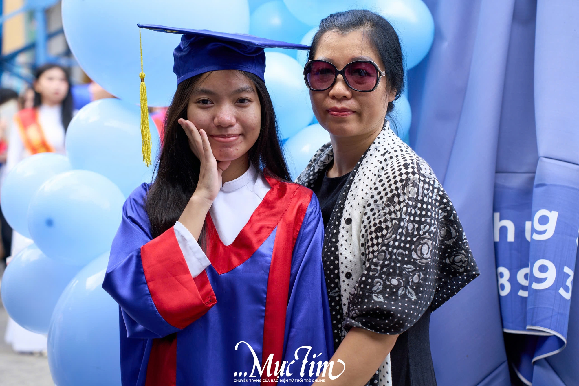 Thầy hiệu trưởng hát tặng học sinh trong lễ tri ân và trưởng thành- Ảnh 16.