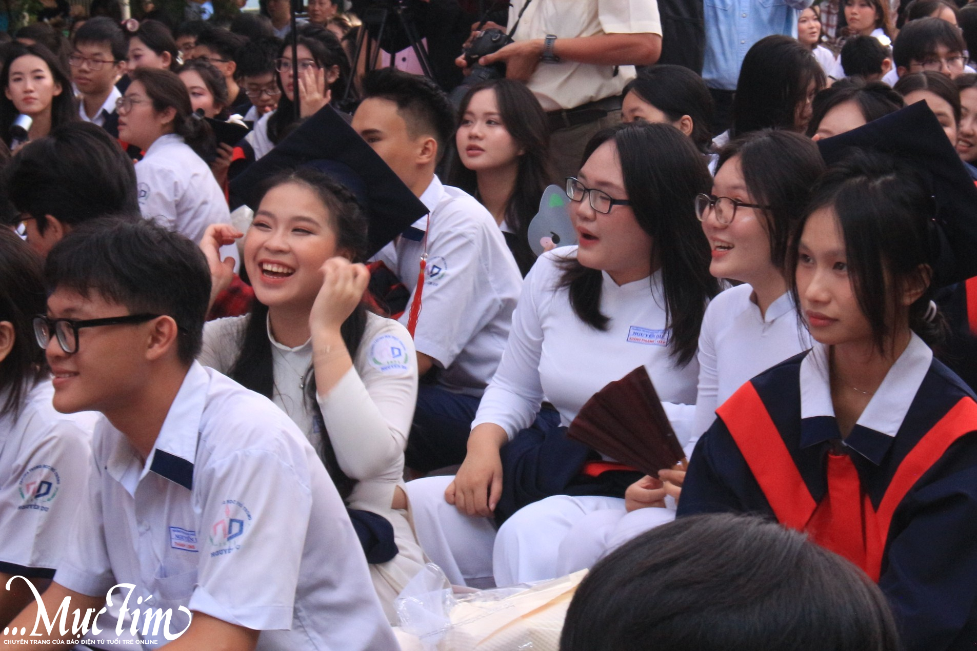 Học sinh phát biểu trong lễ tri ân: 'Điều may mắn nhất với con không phải điểm số cao hay một giải thưởng...' - Ảnh 12.
