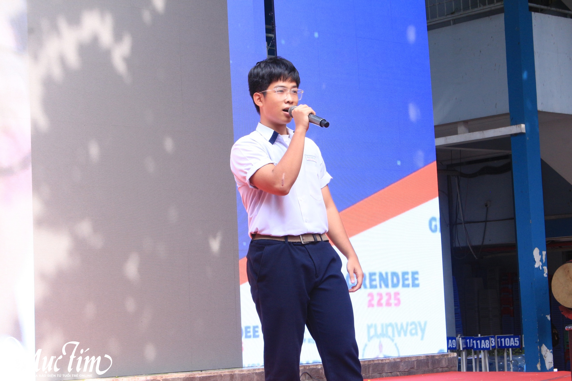 Học sinh phát biểu trong lễ tri ân: 'Điều may mắn nhất với con không phải điểm số cao hay một giải thưởng...' - Ảnh 17.