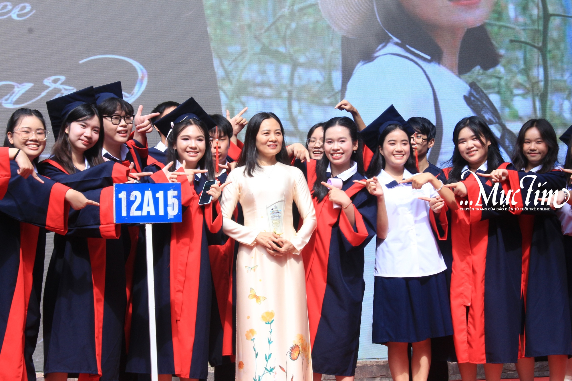 Lớp có nhiều trai xinh gái đẹp nhất khối 12 Trường THPT Nguyễn Du?- Ảnh 12.